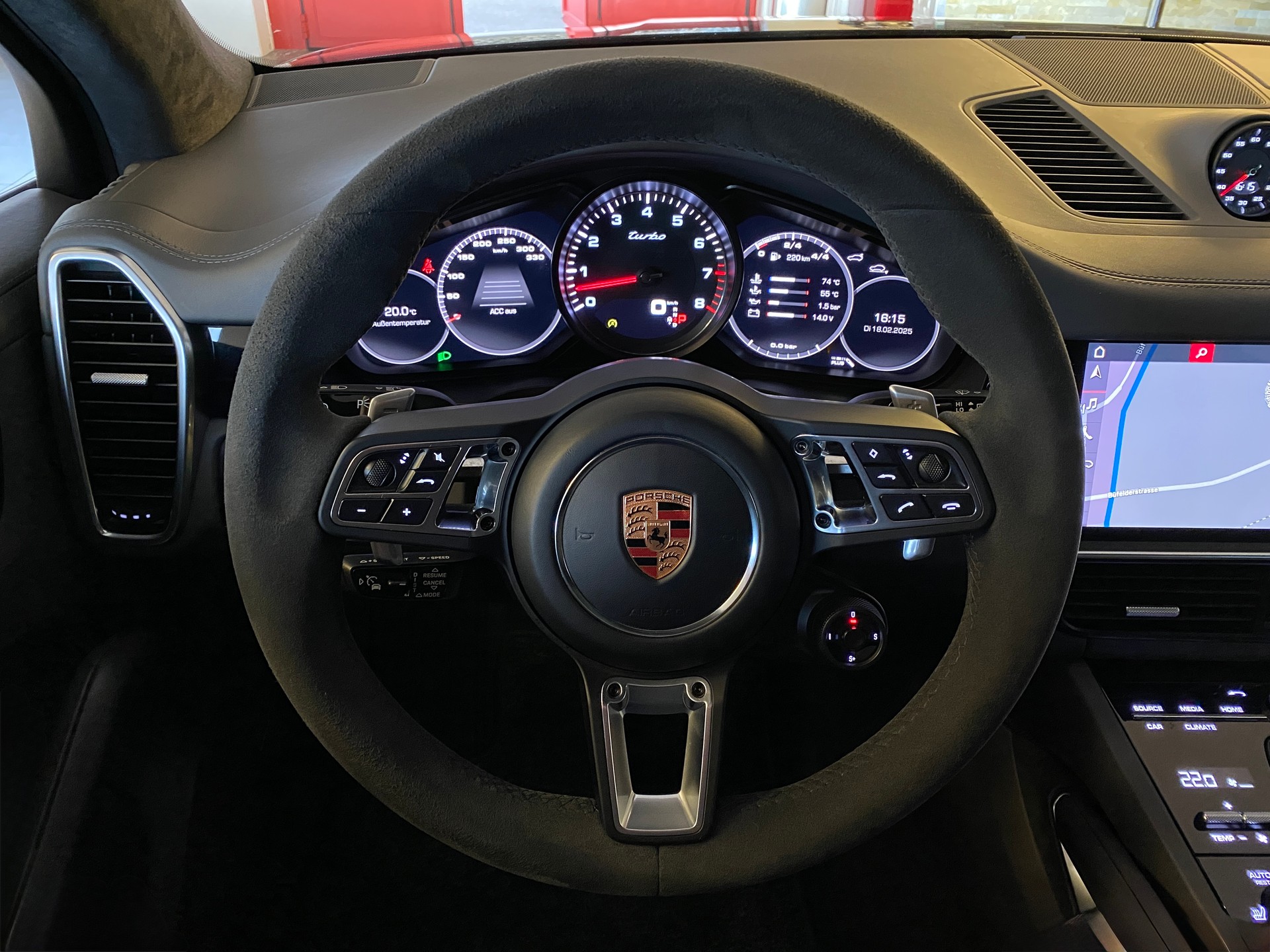 PORSCHE Cayenne Turbo-image-17