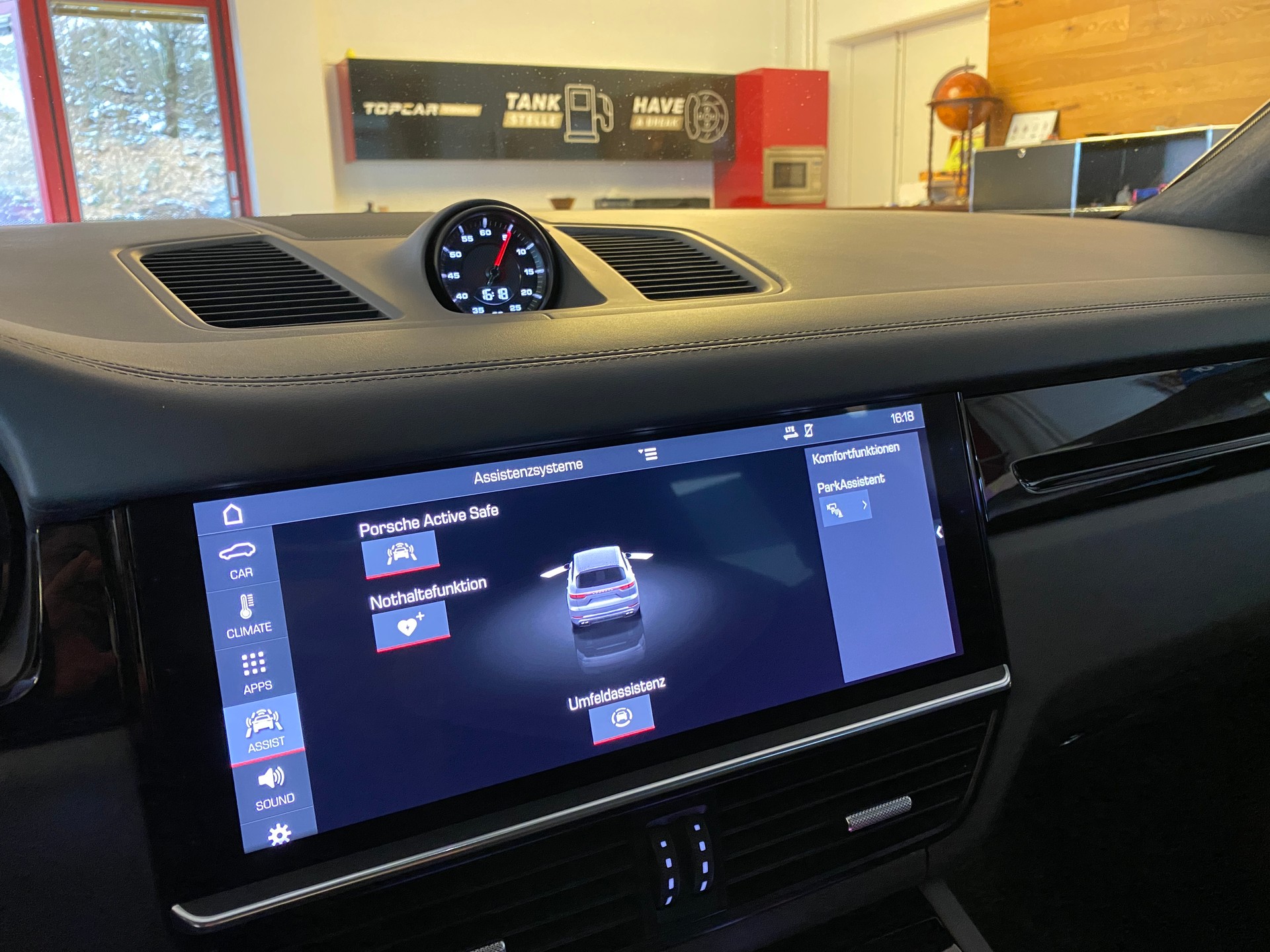 PORSCHE Cayenne Turbo-image-23