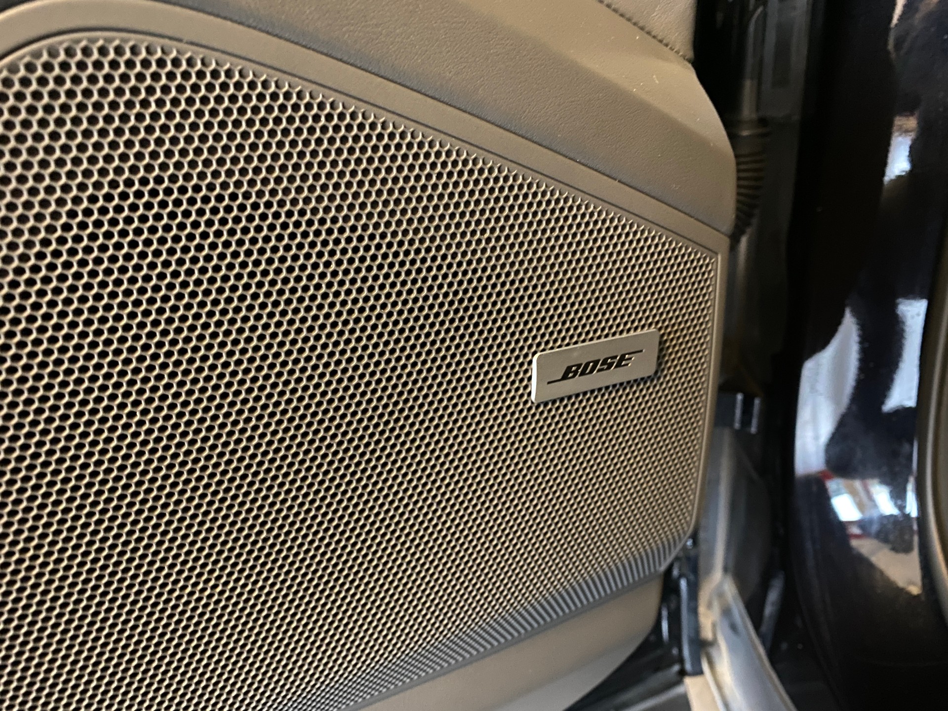 PORSCHE Cayenne Turbo-image-11