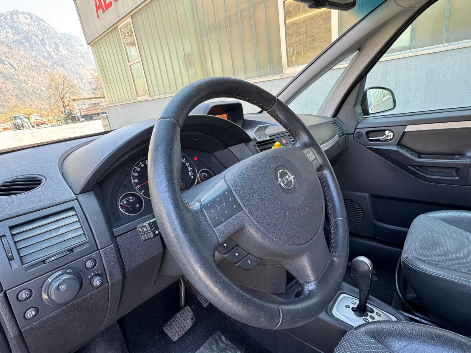 OPEL Meriva 1.8i 16V Cosmo-image-12