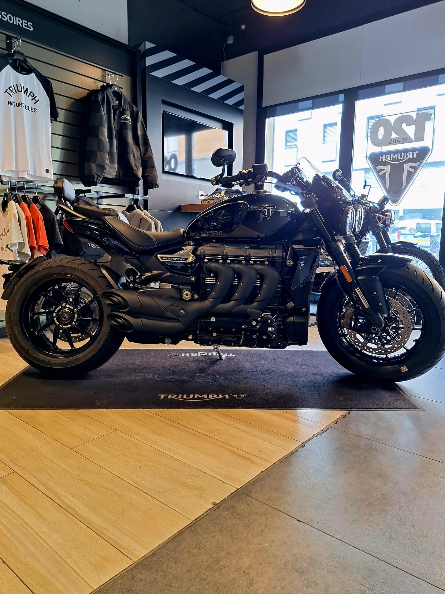 TRIUMPH ROCKET 3 STORM GT-image-1