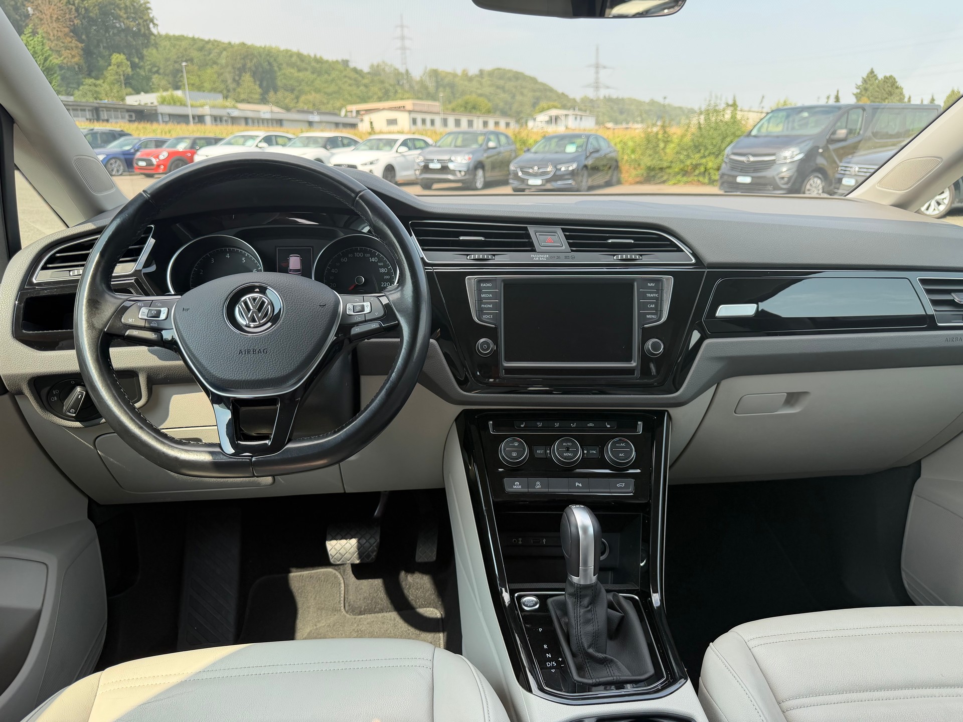 VW Touran 1.8 TSI BlueMotion Technology Highline DSG-image-13