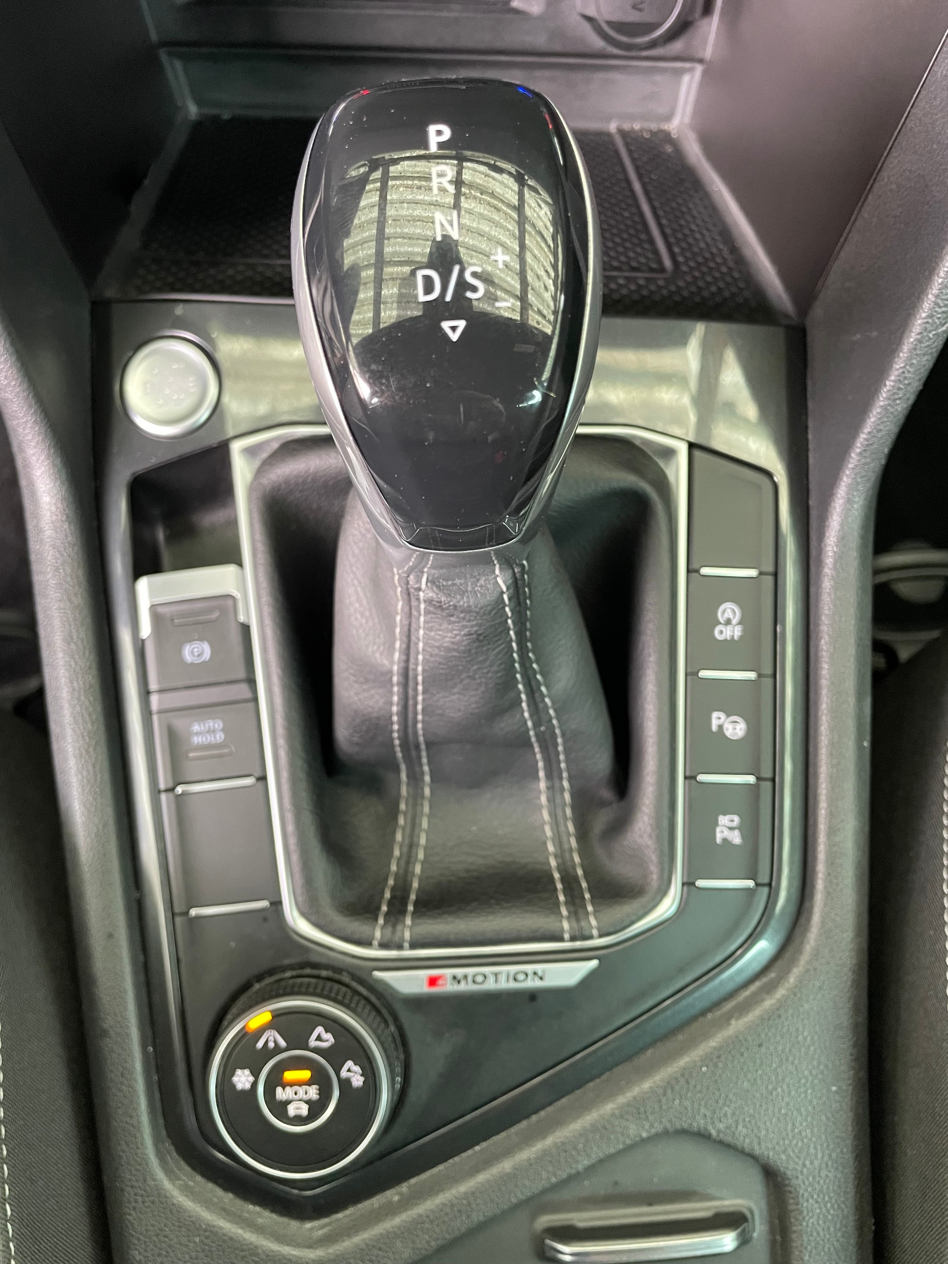 VW Tiguan 2.0 TDI SCR R-Line 4Motion DSG-image-15