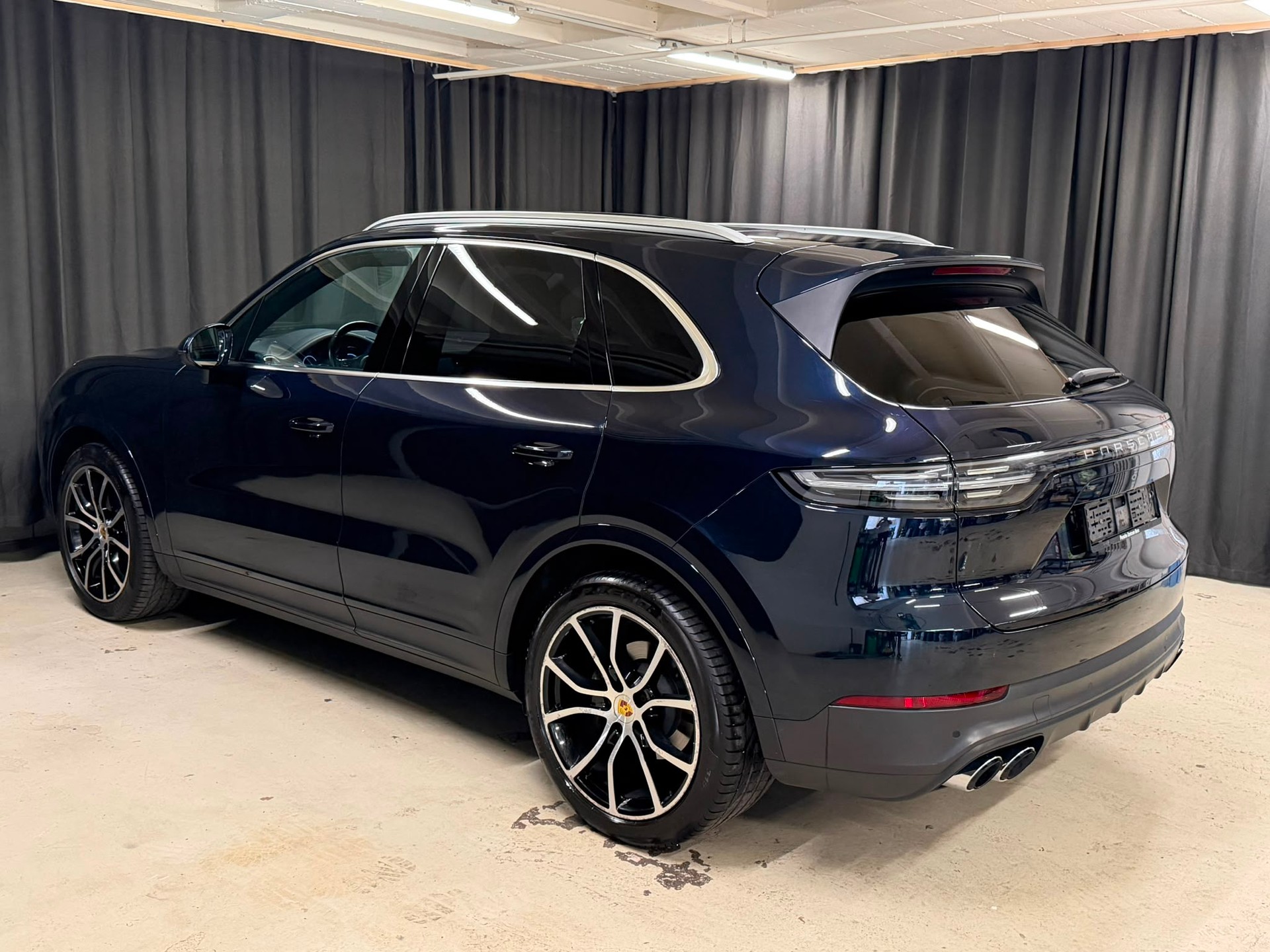 PORSCHE Cayenne-image-4