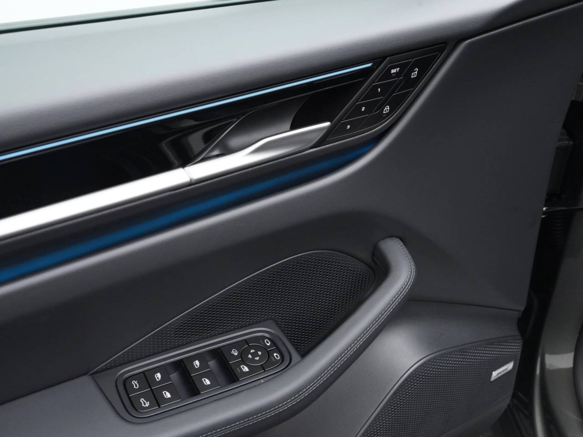 PORSCHE Macan 4-image-20