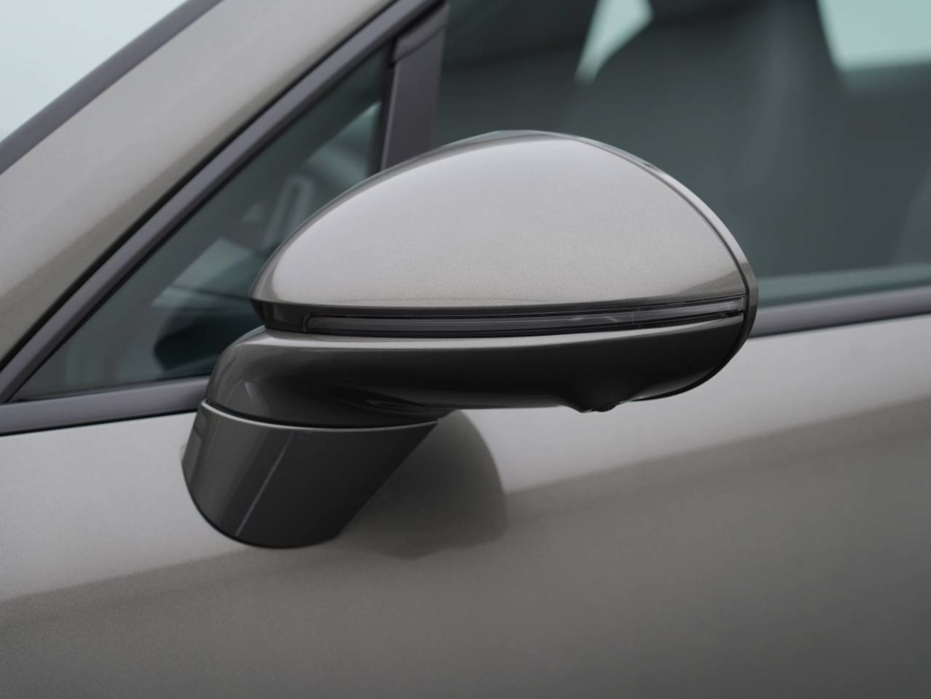 PORSCHE Macan 4-image-13