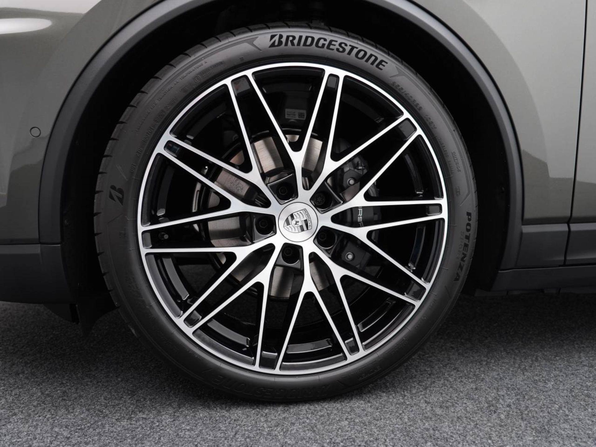 PORSCHE Macan 4-image-10