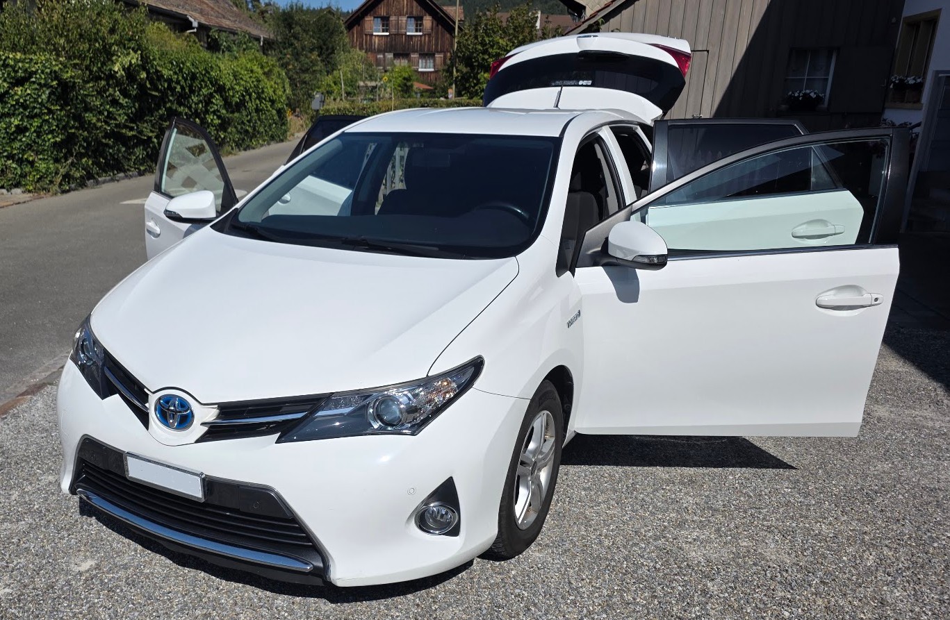 TOYOTA 1.8 HSD Linea Luna-image-5