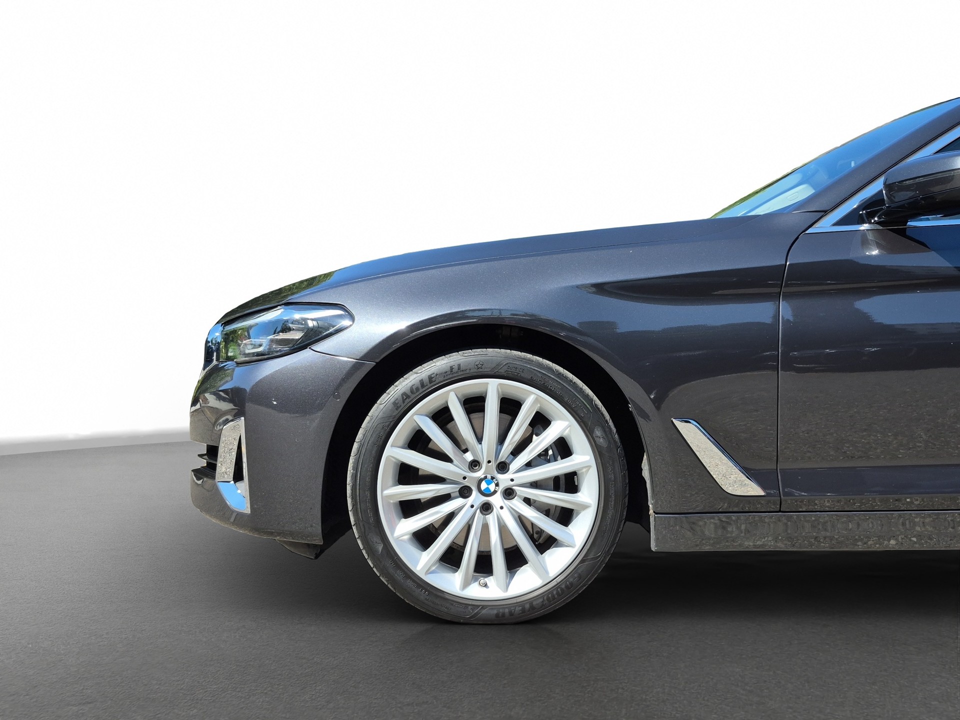 BMW 530d xDrive 48V Touring Luxury Line Steptronic *Neupreis 108'000 CHF/Massagesitze*-showroom-element-3