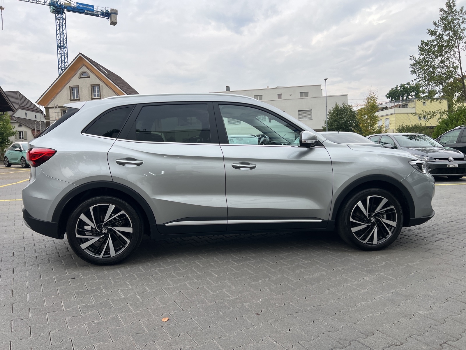 MG ZS 1.5 HEV Luxury-showroom-element-3