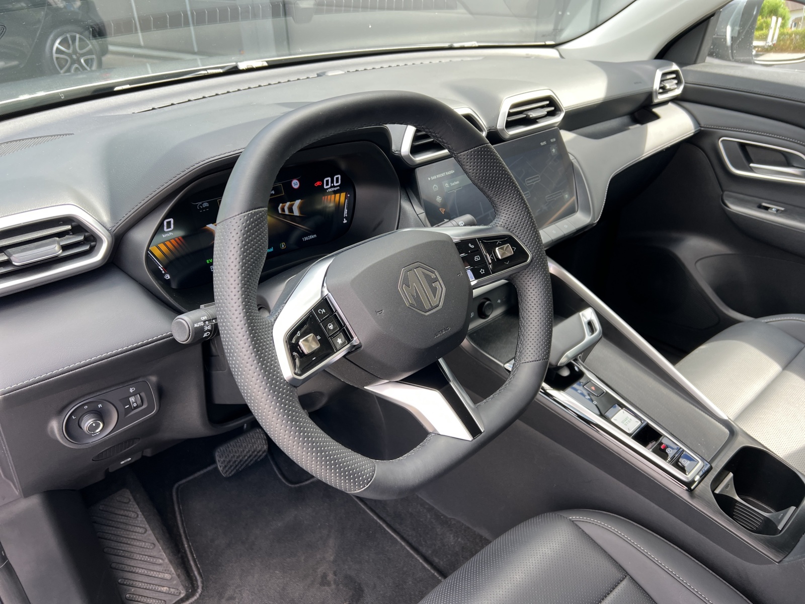 MG ZS 1.5 HEV Luxury-image-8