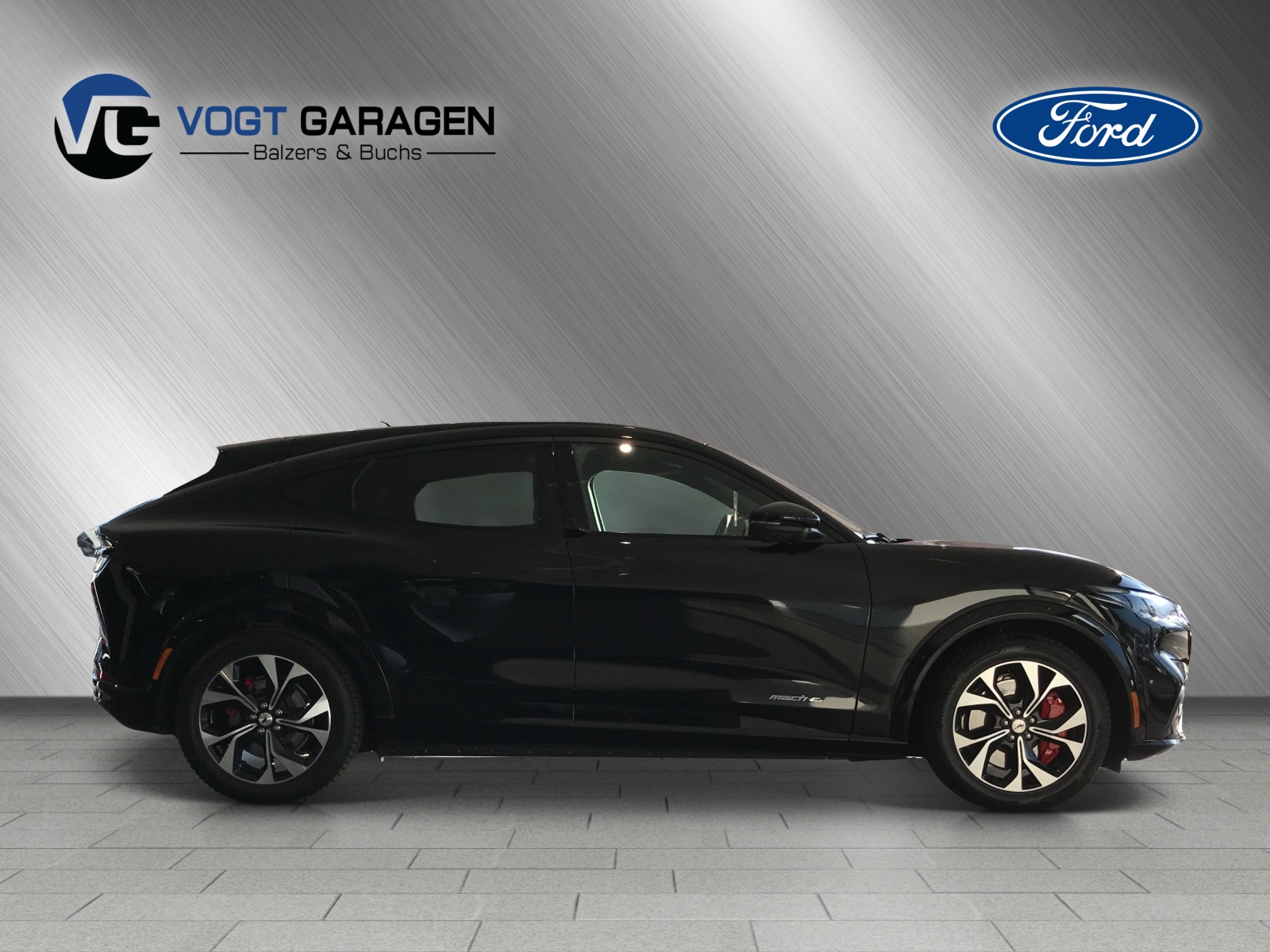 FORD Mustang Mach-E Standard AWD-showroom-element-3