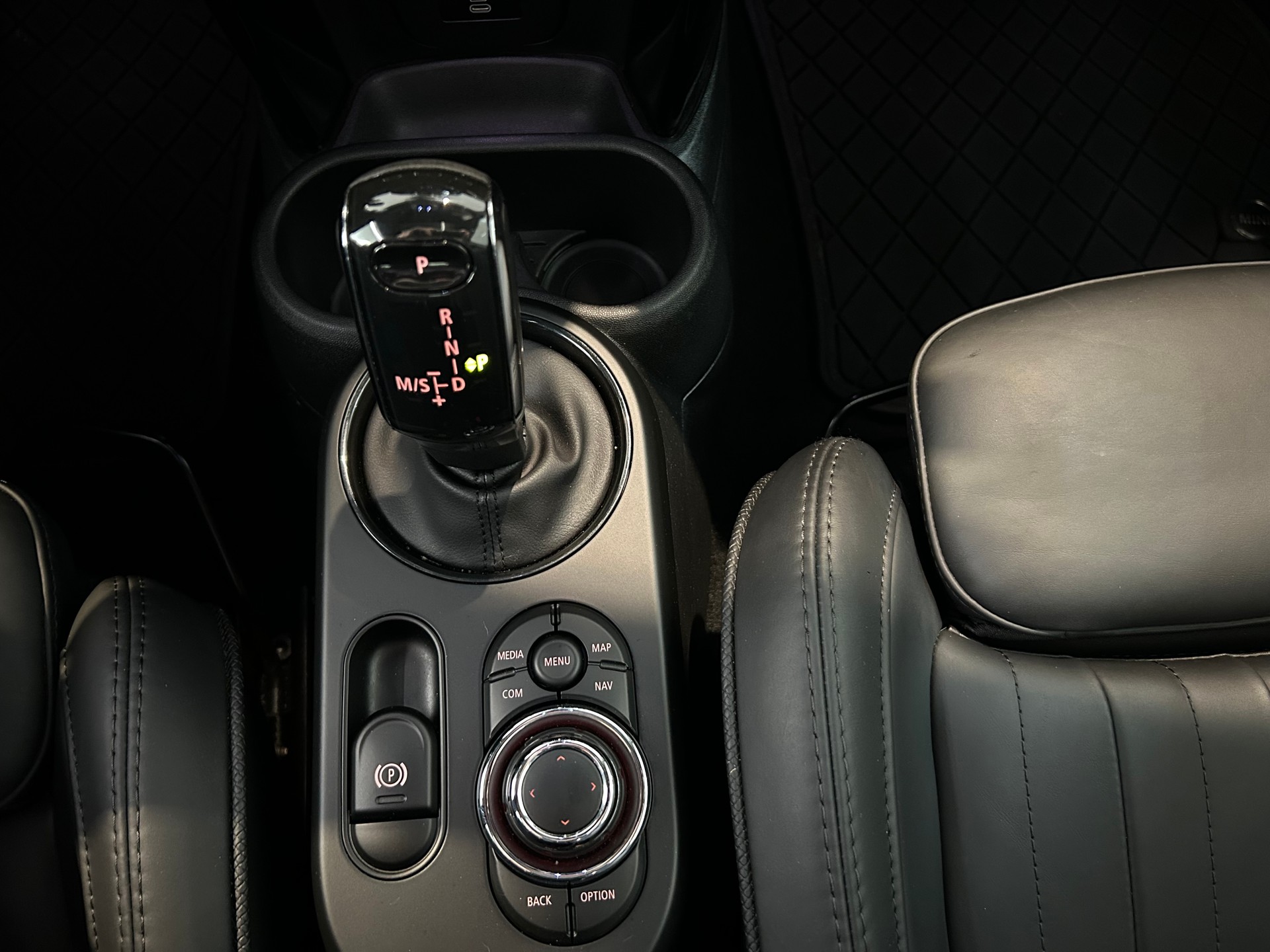 MINI Cooper John Cooper Works Steptronic-image-18