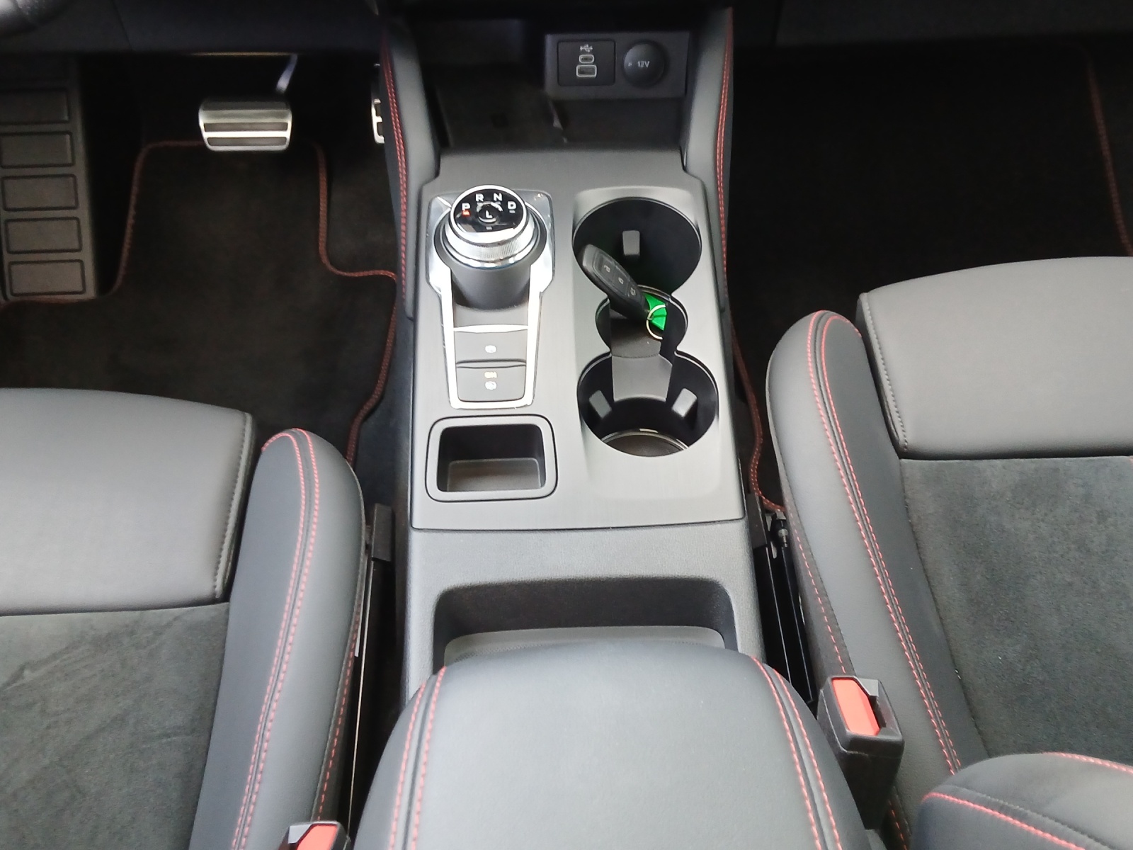 FORD Kuga 2.5 Hybrid ST-Line X 4x4-image-8