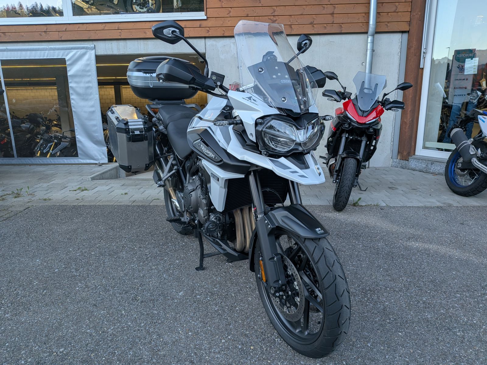 TRIUMPH Tiger 1200 Alpine-image-1