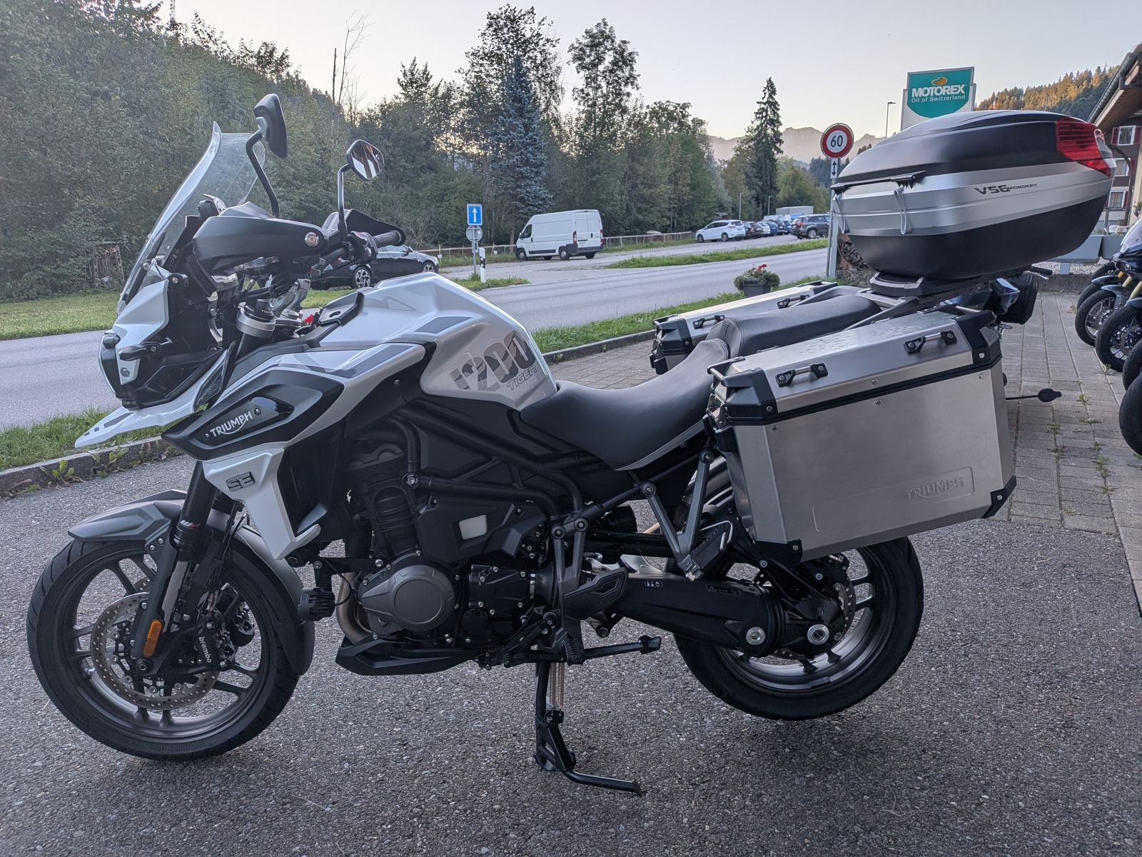 TRIUMPH Tiger 1200 Alpine-image-3