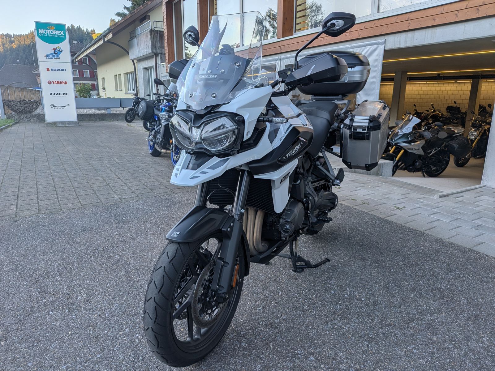 TRIUMPH Tiger 1200 Alpine-image-2