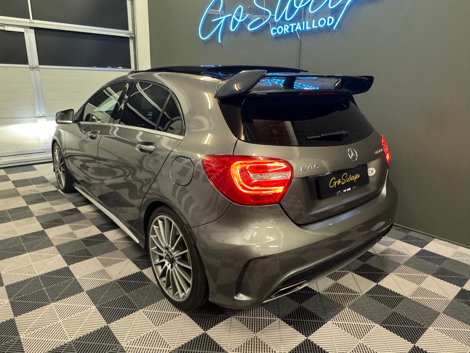 MERCEDES-BENZ A 45 AMG 4Matic Speedshift 7G-DCT-showroom-element-3