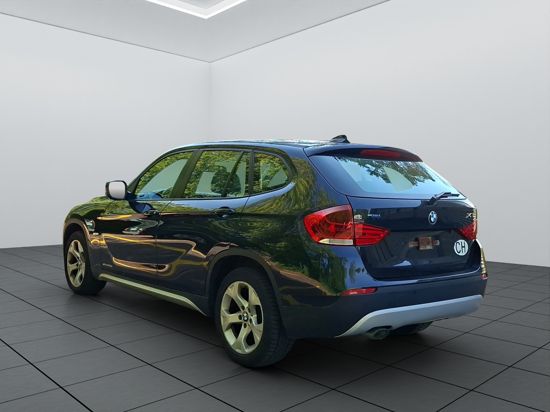 BMW X1 xDrive 20d-showroom-element-2