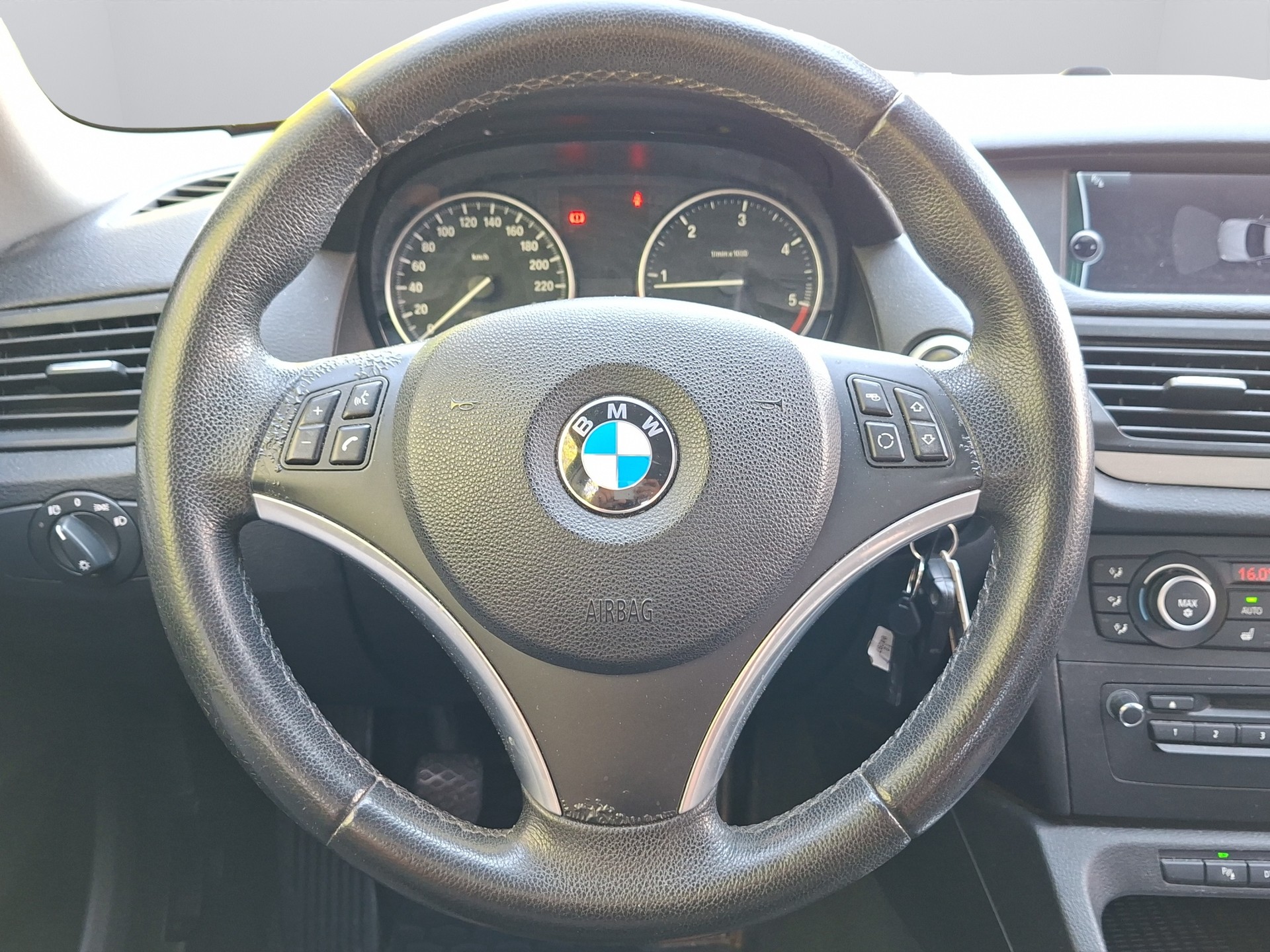 BMW X1 xDrive 20d-image-8