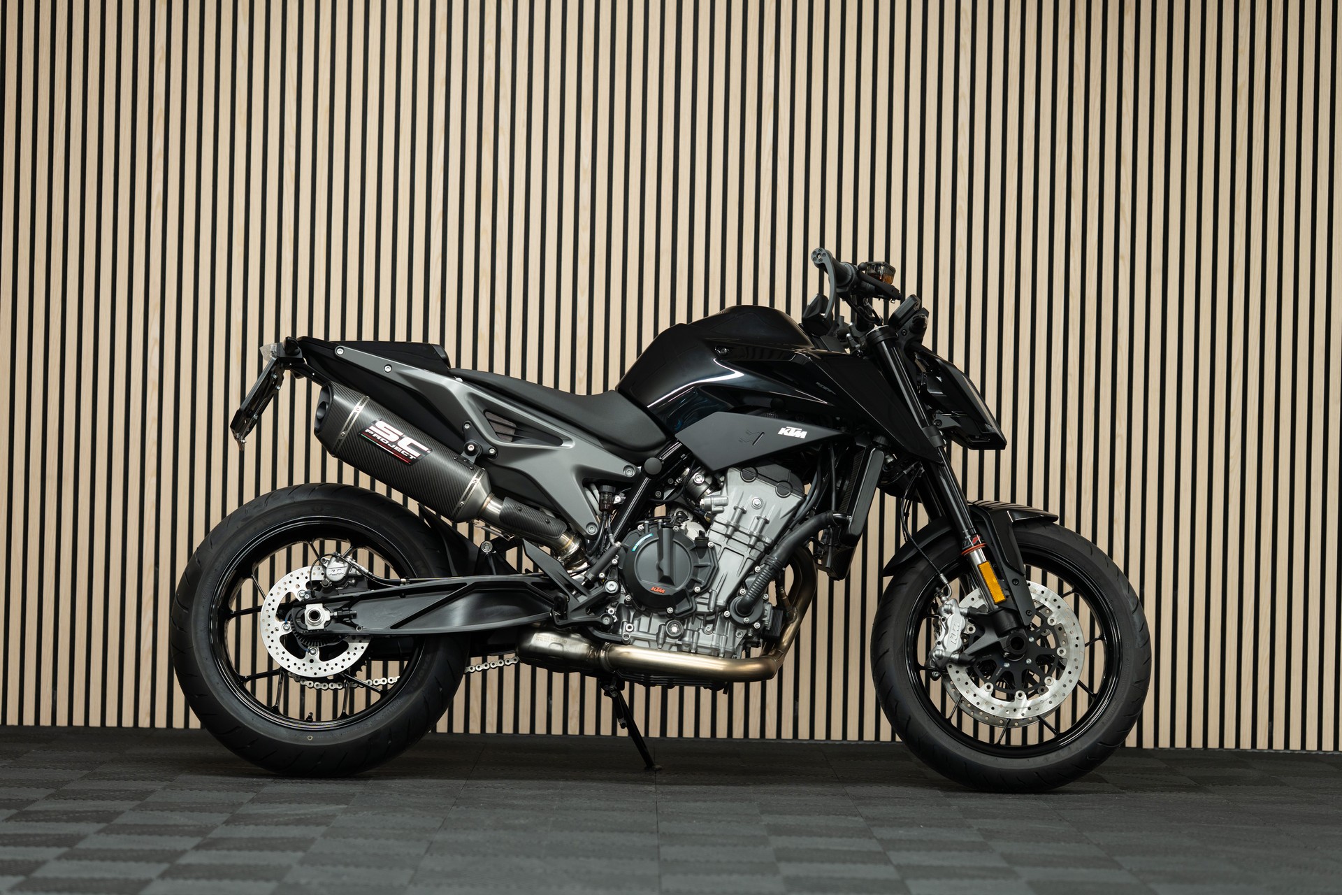 KTM 790 Duke Black Edition mit Sportschalldämpfer, Kurzheck, Soziusabdeckung, Lenkerendspiegeln und kostenlosem Tech Pack-image-0