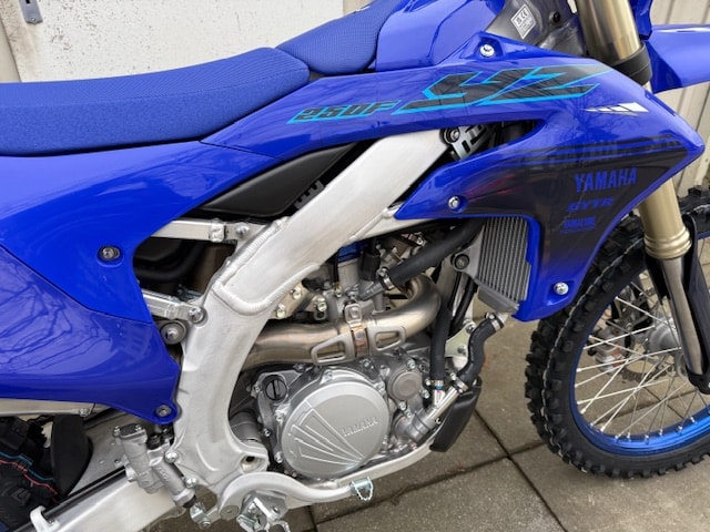 YAMAHA YZF250 2024-image-10