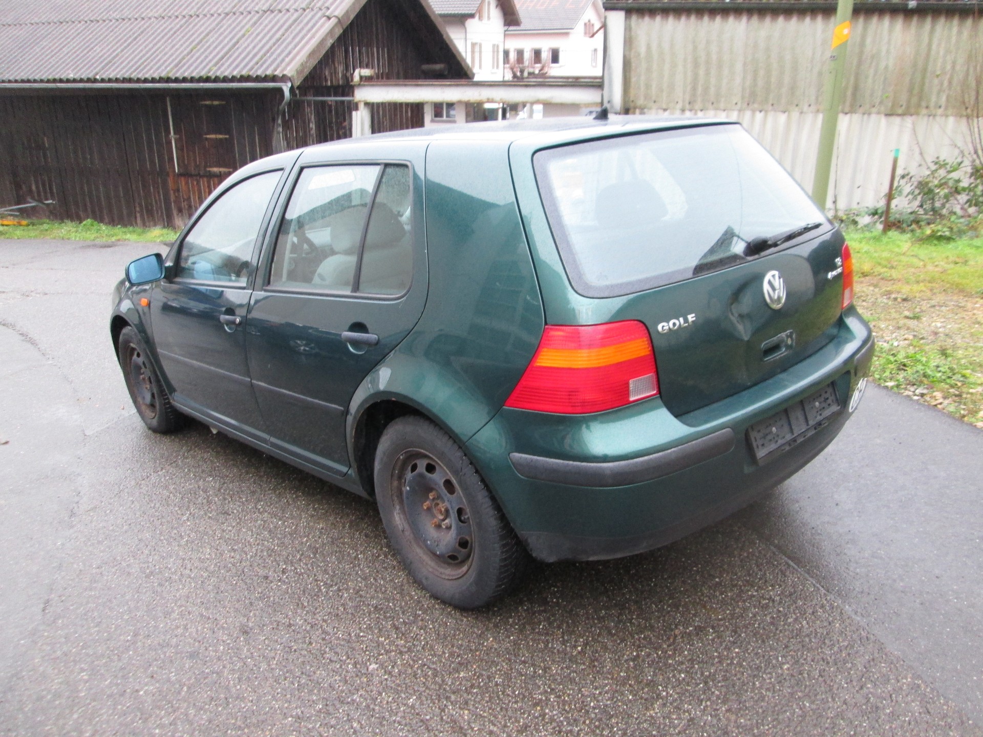 VW Golf 1.8 Trendline 4Motion-image-4