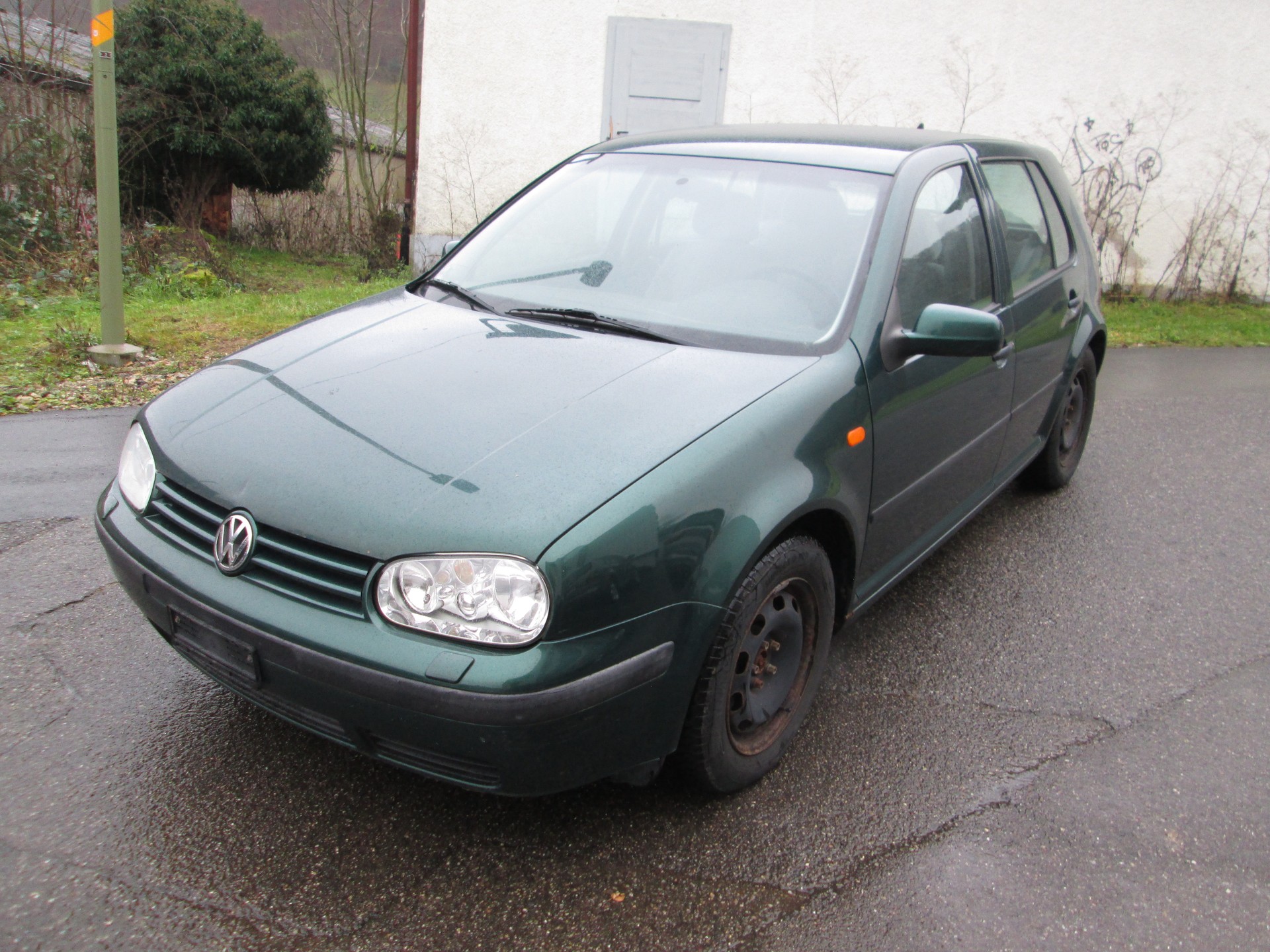 VW Golf 1.8 Trendline 4Motion-image-1