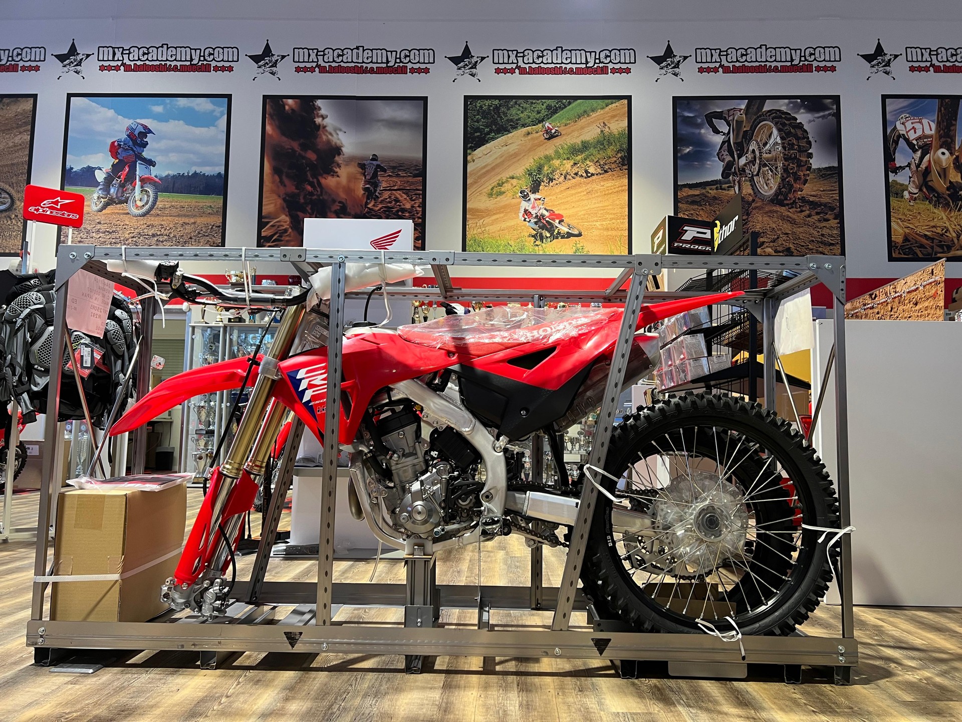 HONDA ** CRF250R ** **2025** Neufahrzeug in Kiste