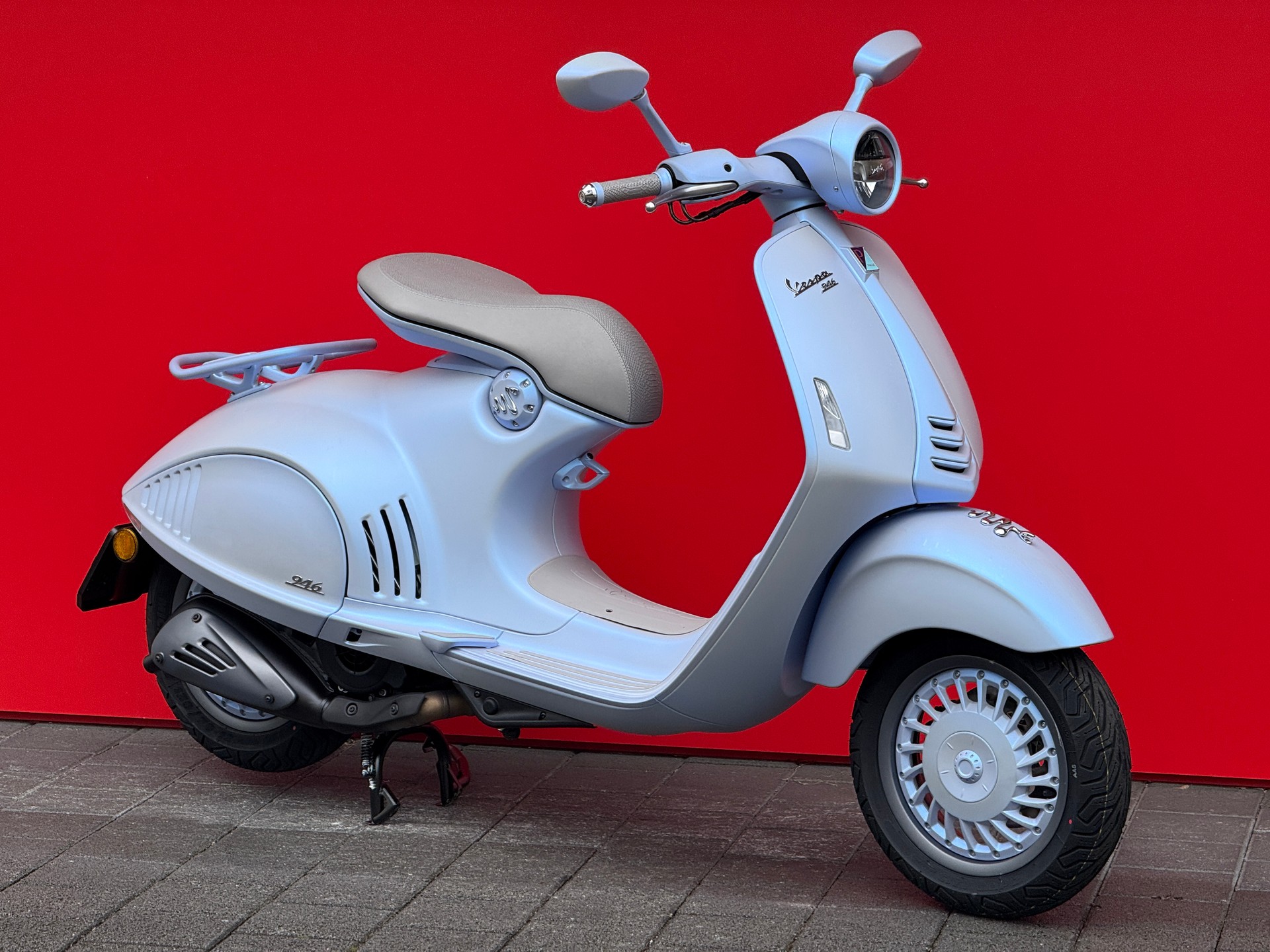 PIAGGIO Vespa 946 Snake-image-1