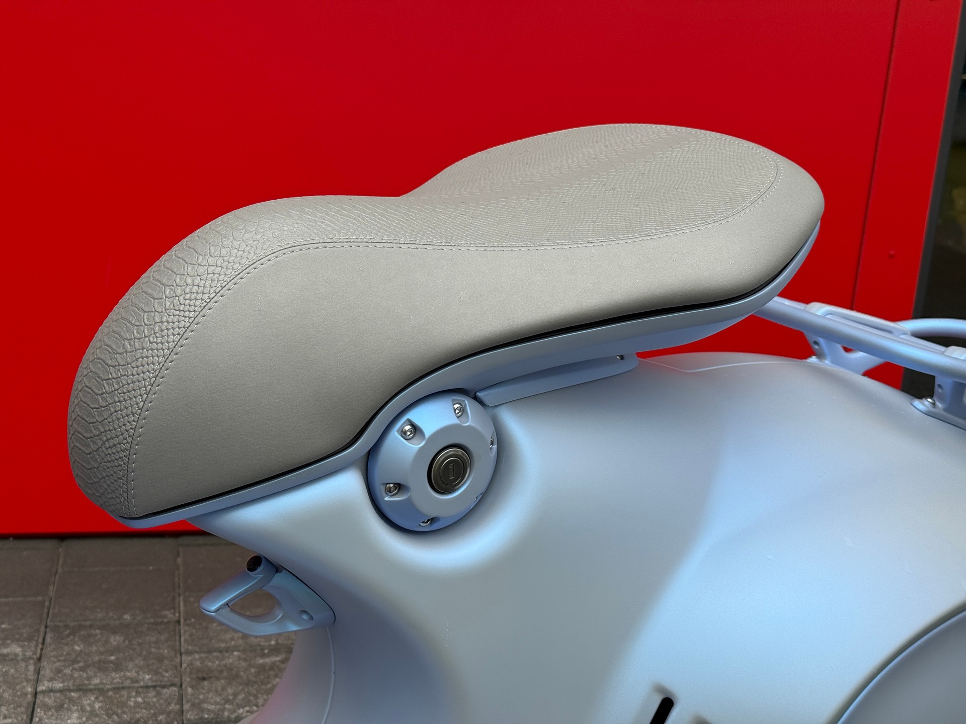 PIAGGIO Vespa 946 Snake-image-8