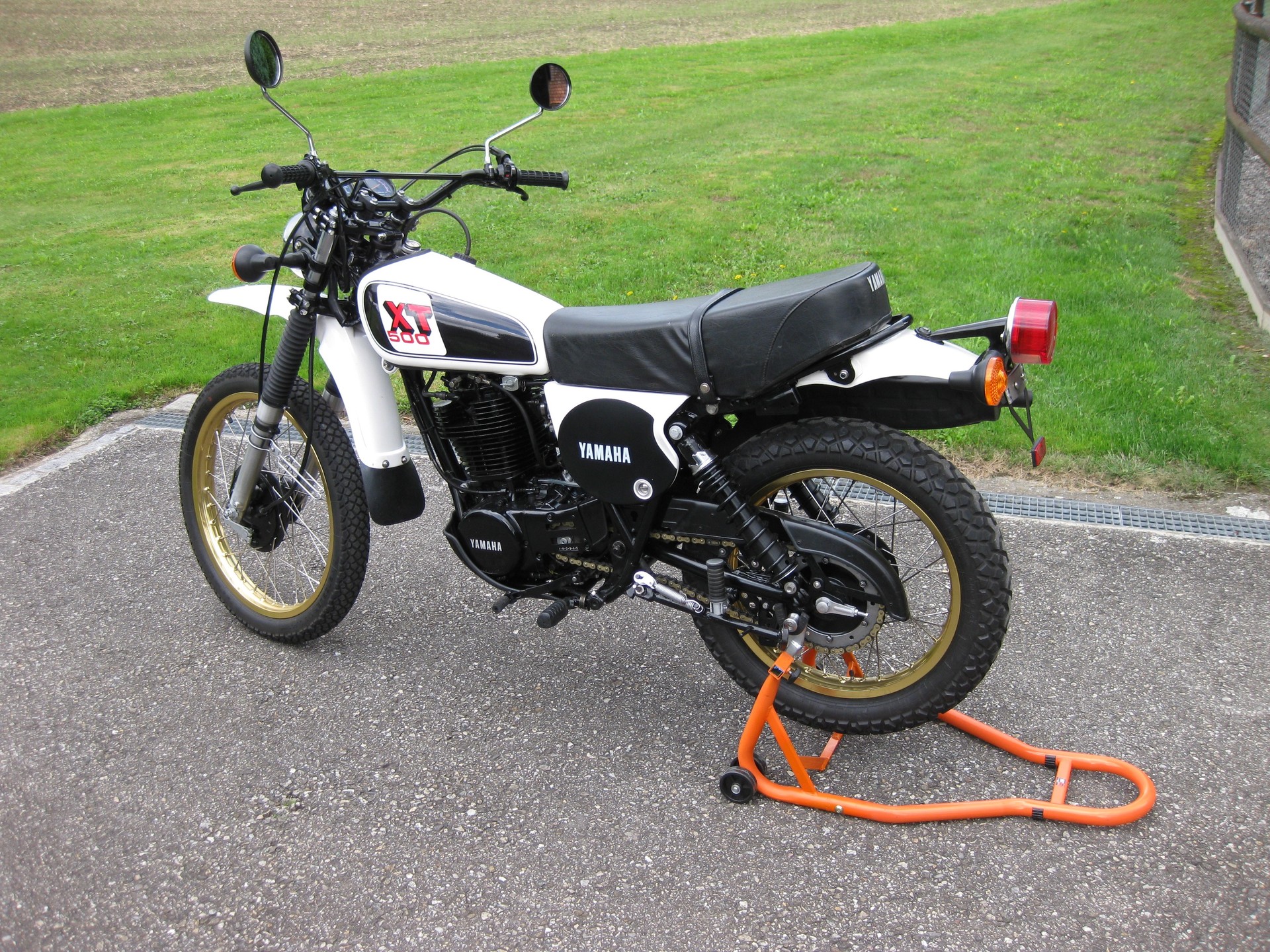 YAMAHA XT 500-image-2