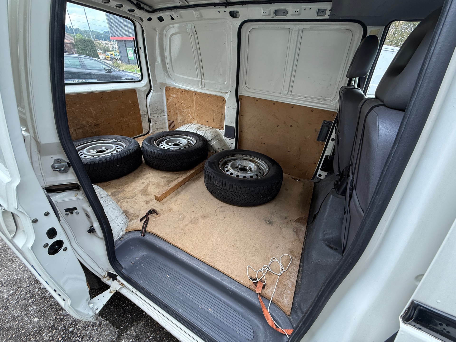 NISSAN Vanette E 1.6-image-4