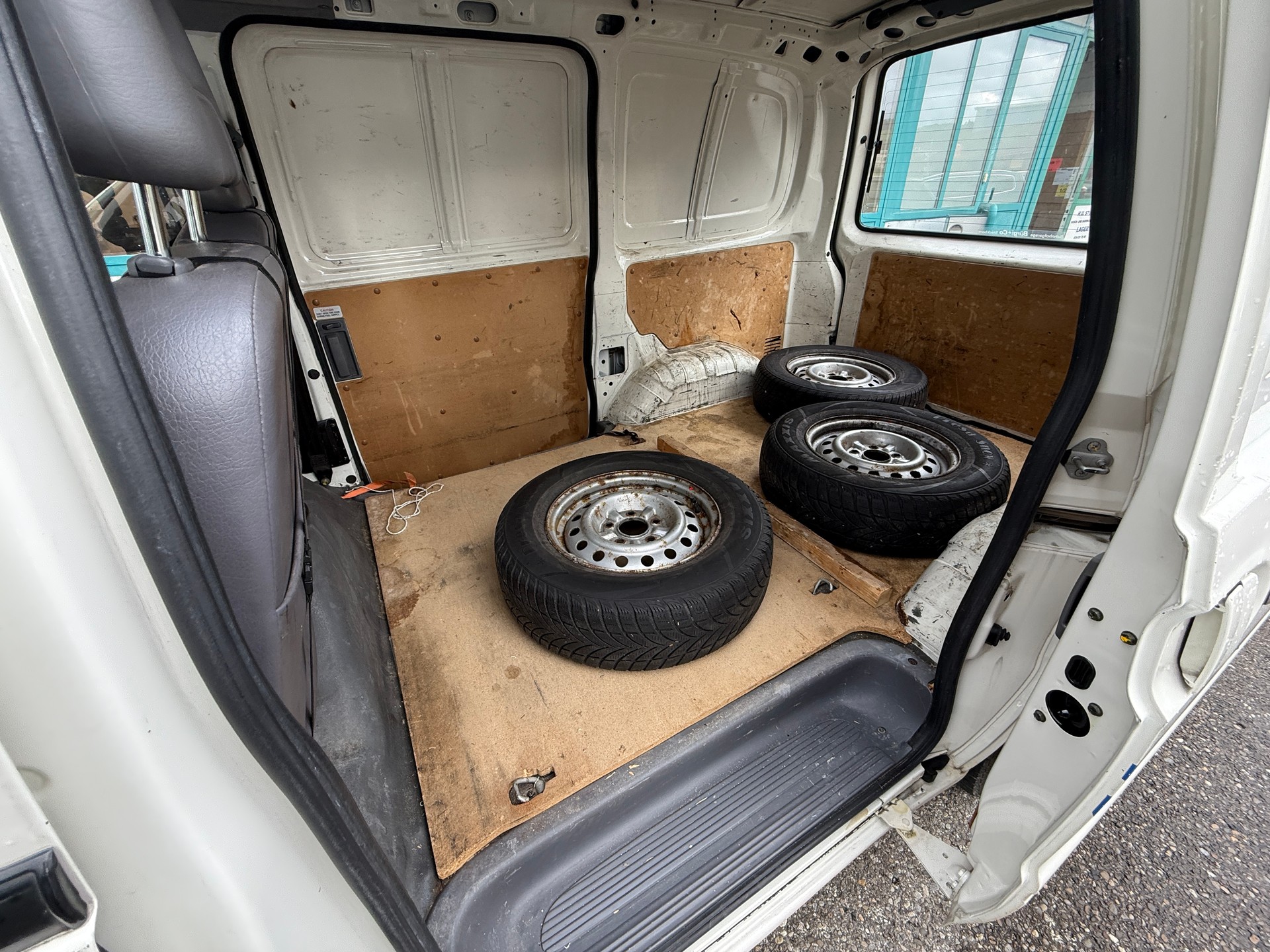 NISSAN Vanette E 1.6-image-3