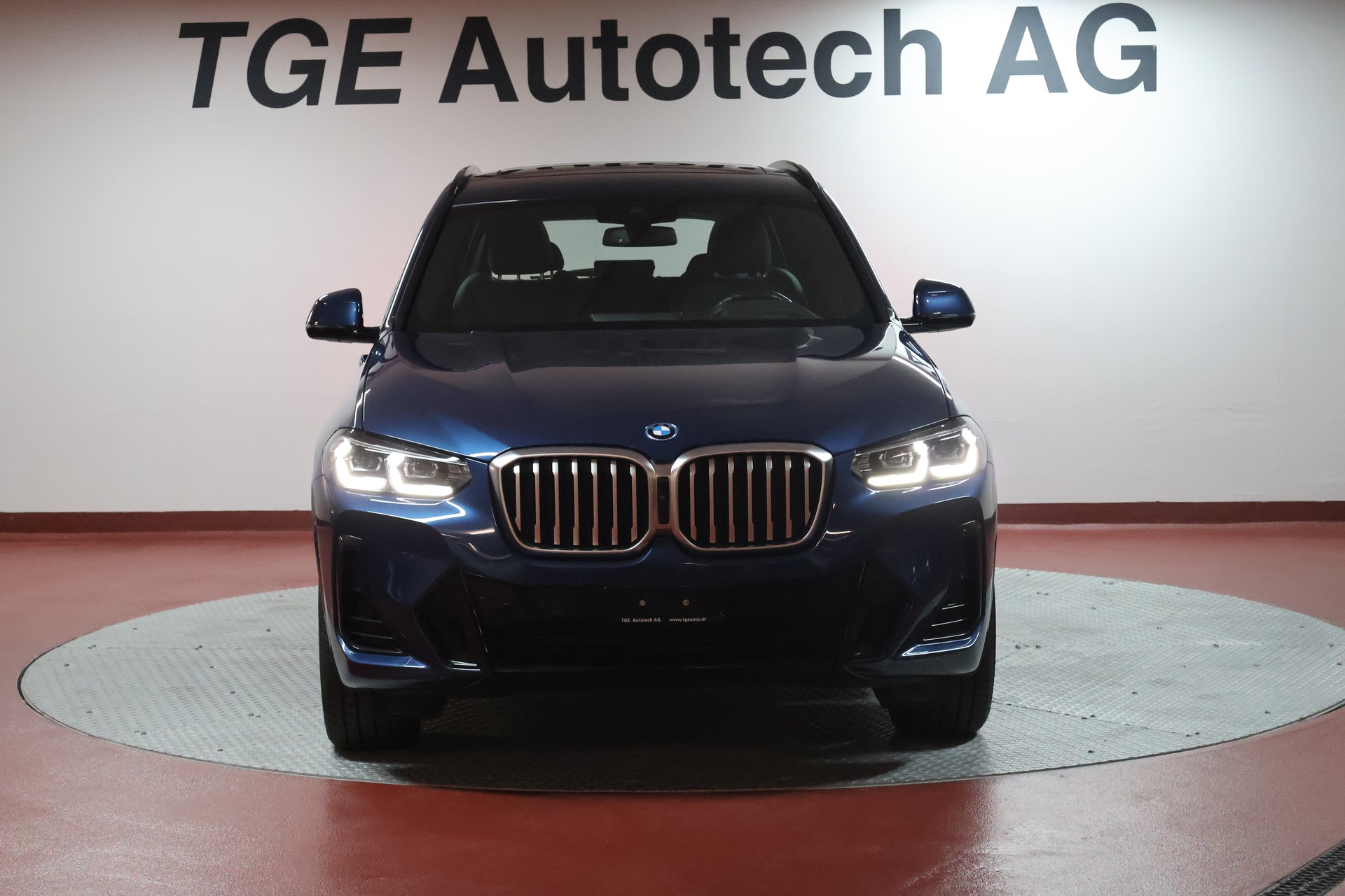 BMW X3 xDrive 30e M Sport-showroom-element-2