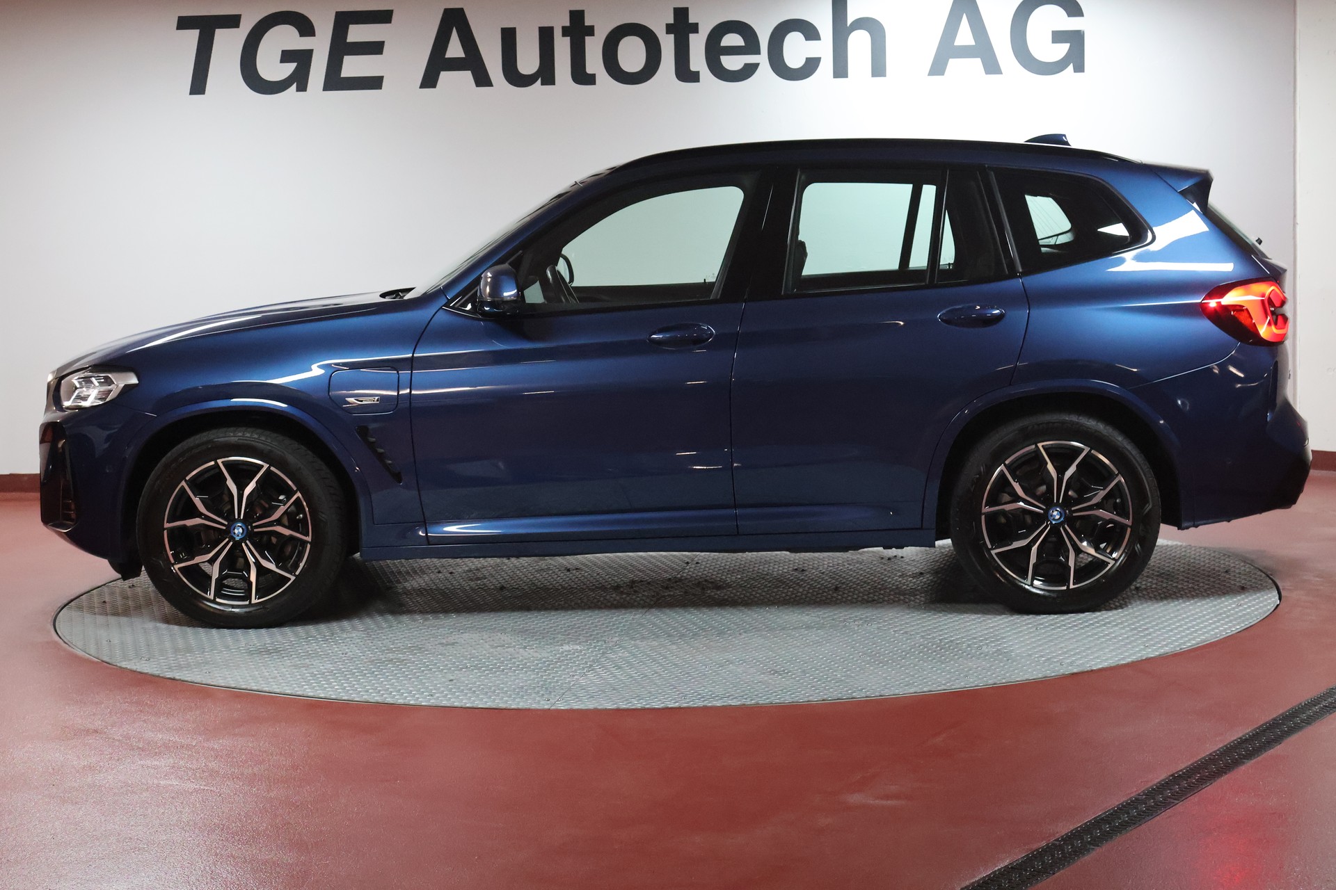 BMW X3 xDrive 30e M Sport-showroom-element-3