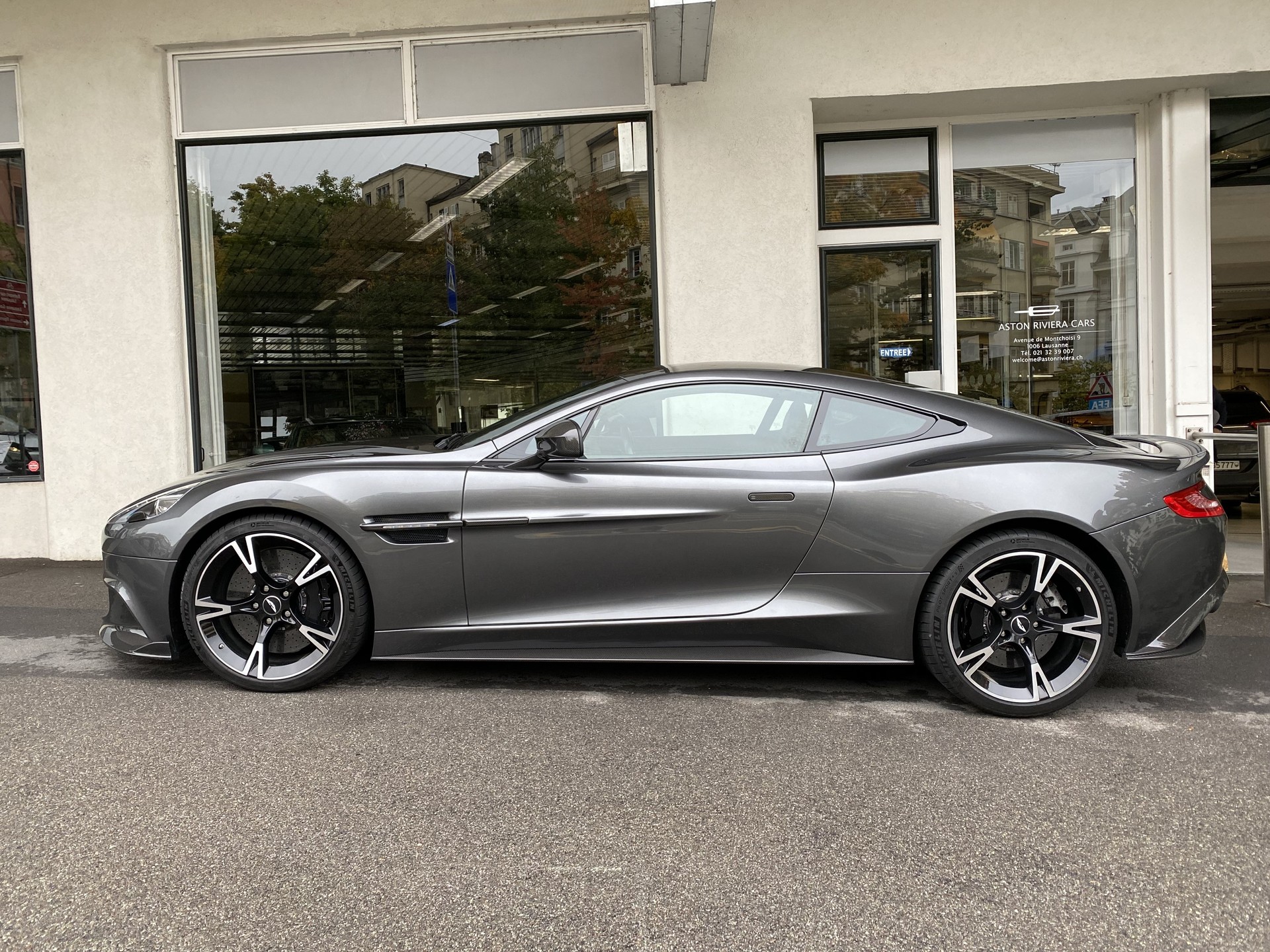 ASTON MARTIN Vanquish S V12 Touchtronic 3-image-1