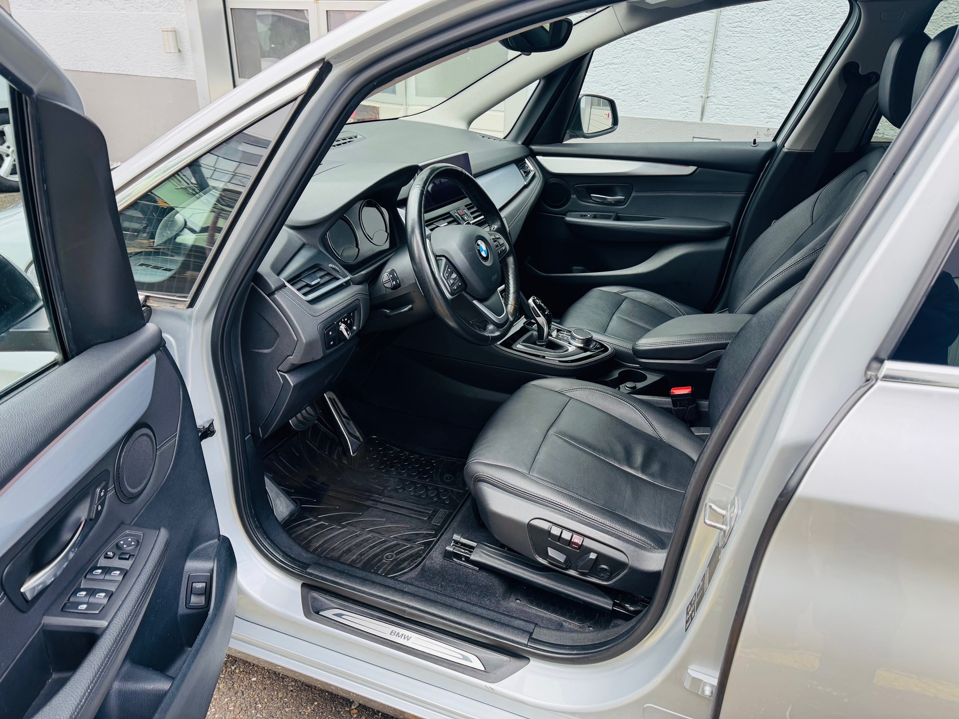 BMW 218d xDrive Gran Tourer Steptronic Luxury Line-image-7