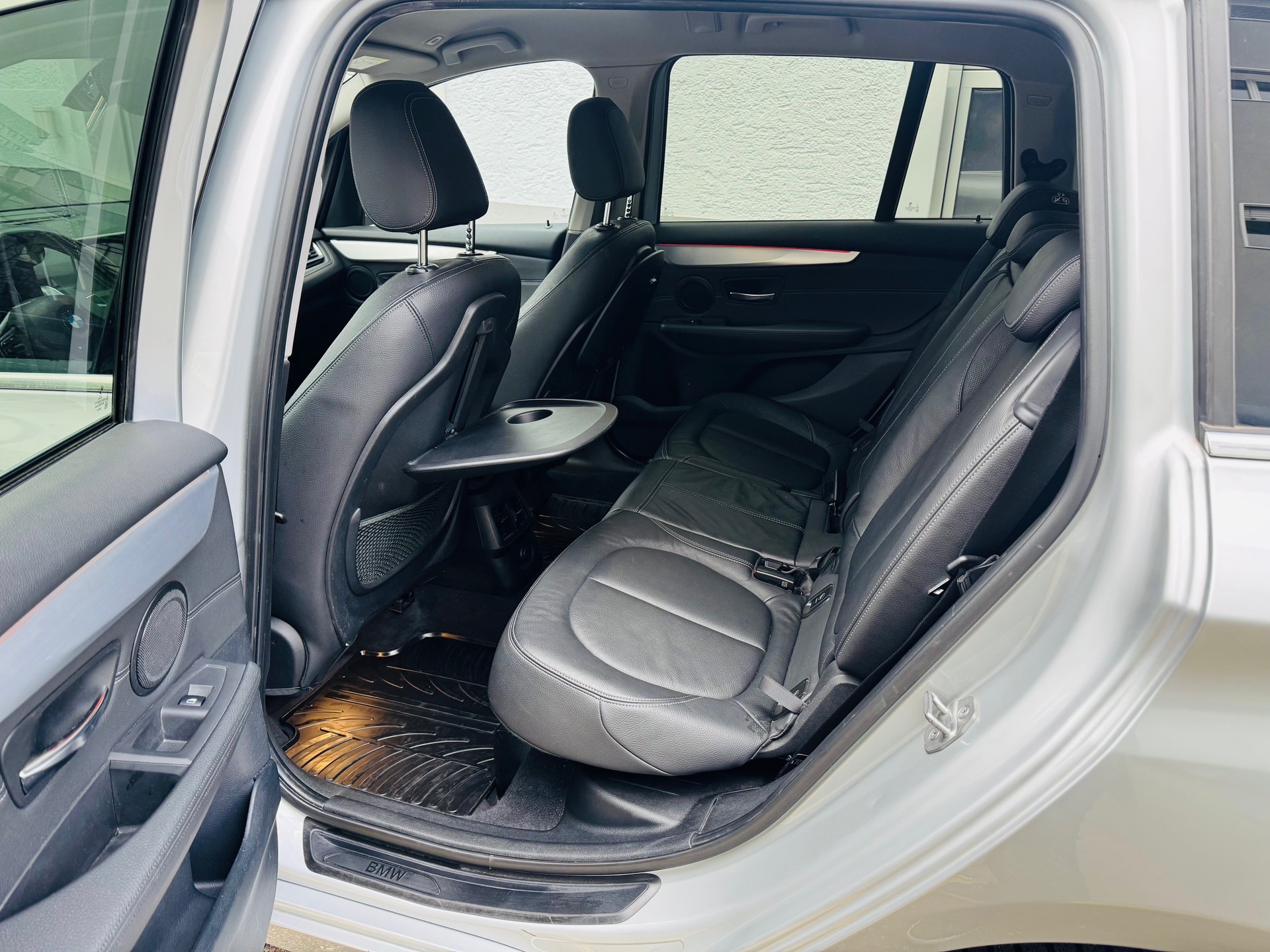 BMW 218d xDrive Gran Tourer Steptronic Luxury Line-image-8