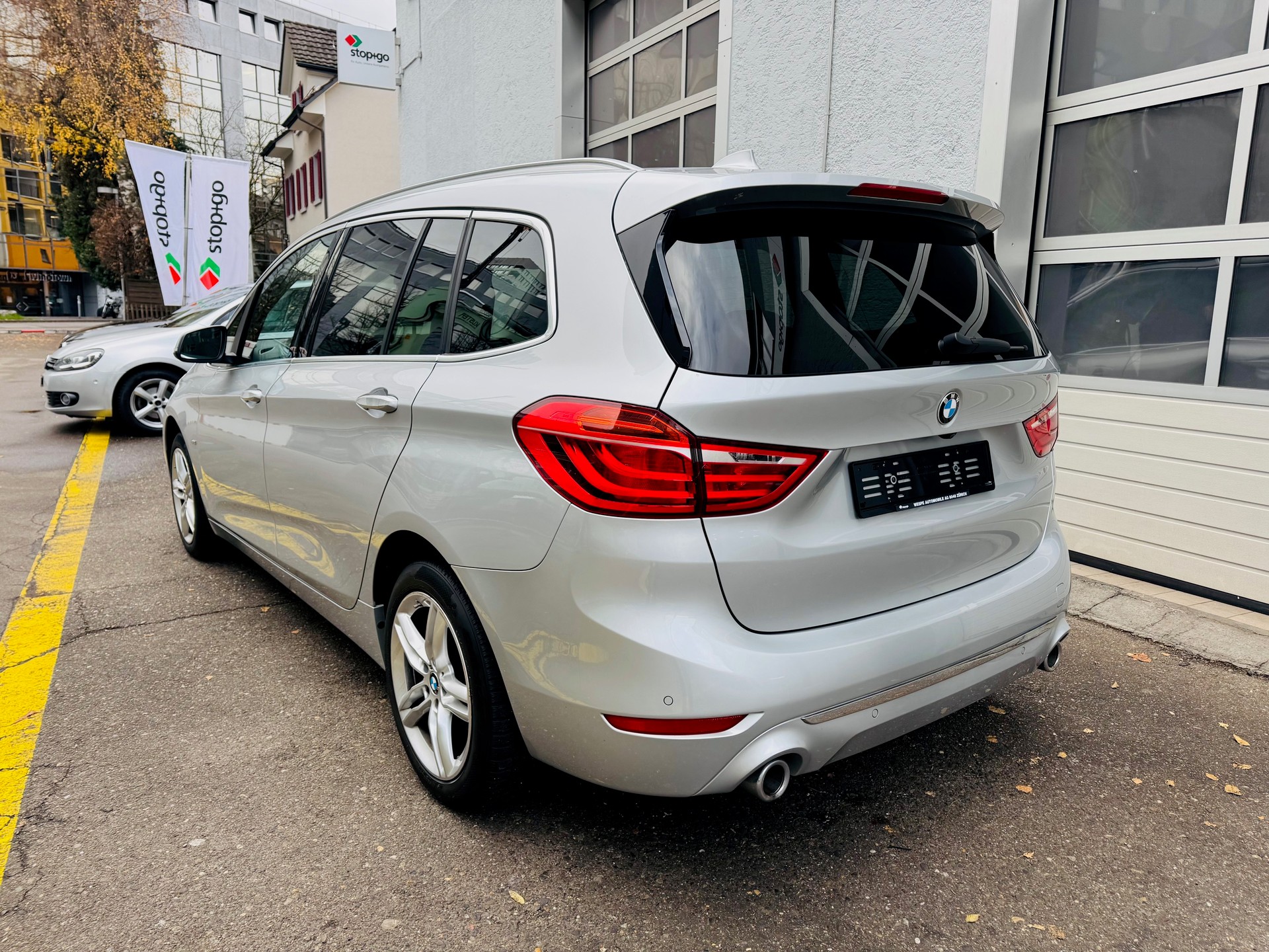 BMW 218d xDrive Gran Tourer Steptronic Luxury Line-image-4