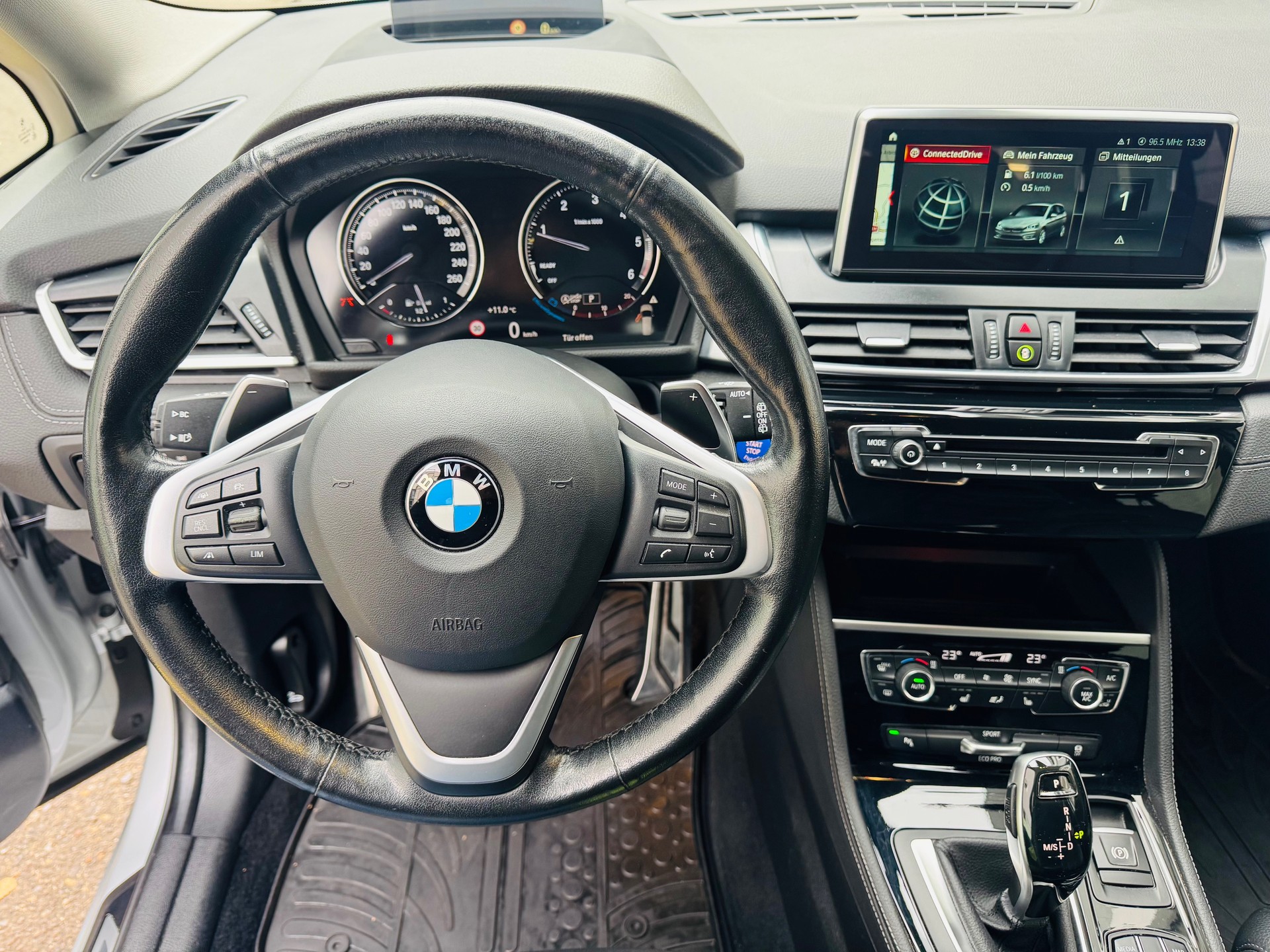 BMW 218d xDrive Gran Tourer Steptronic Luxury Line-image-11