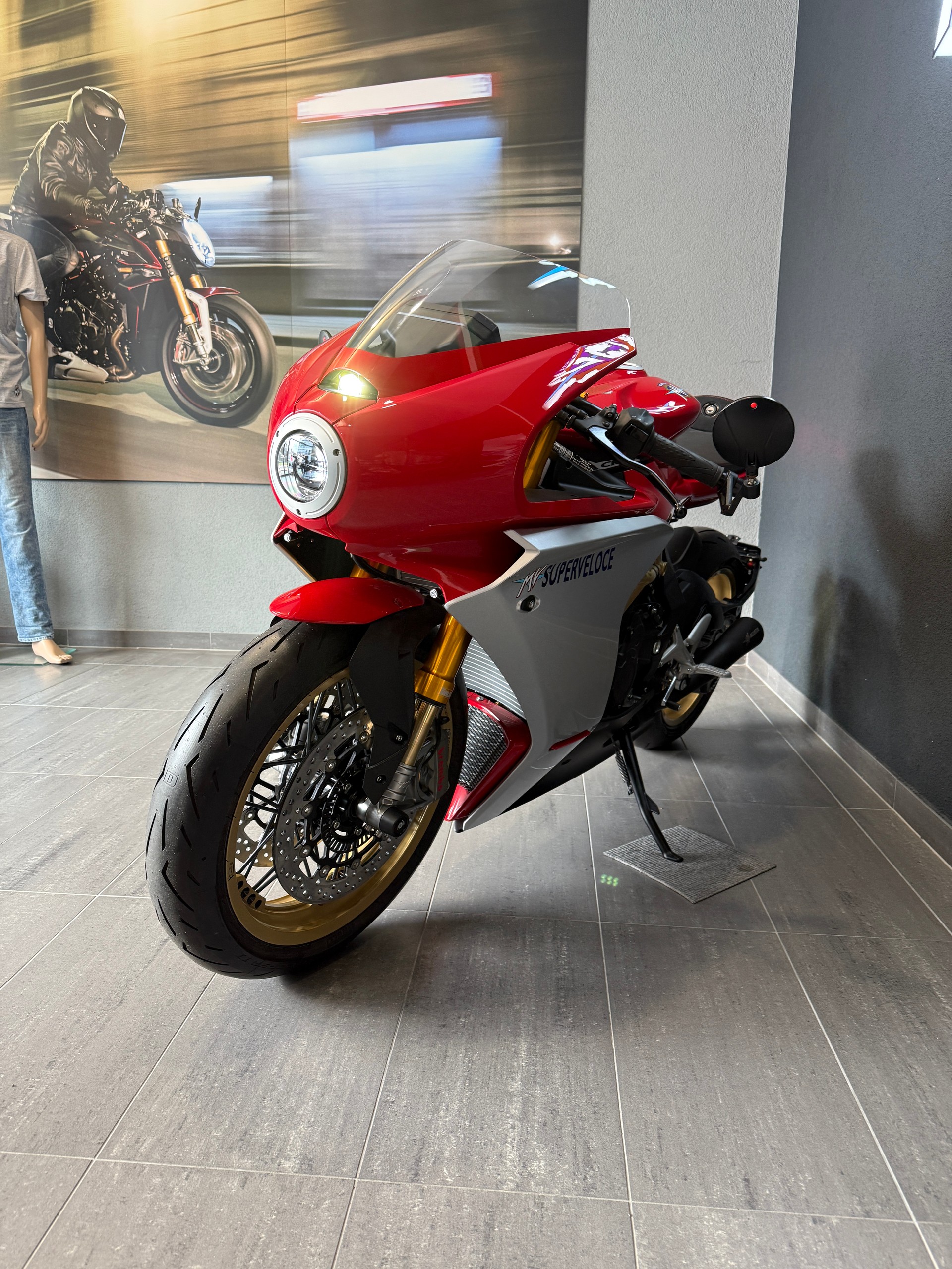 MV AGUSTA Superveloce 800-image-5