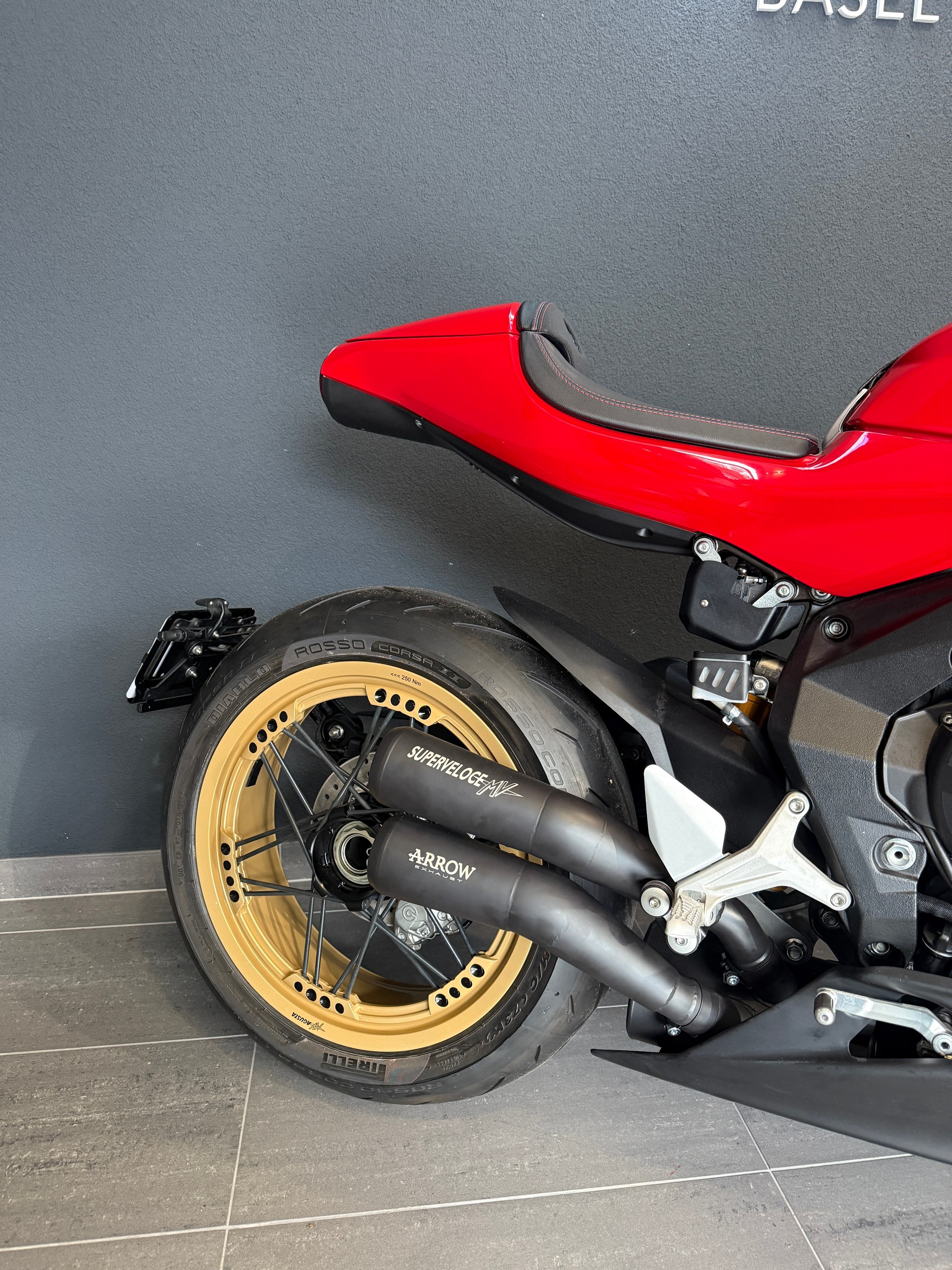 MV AGUSTA Superveloce 800-image-2