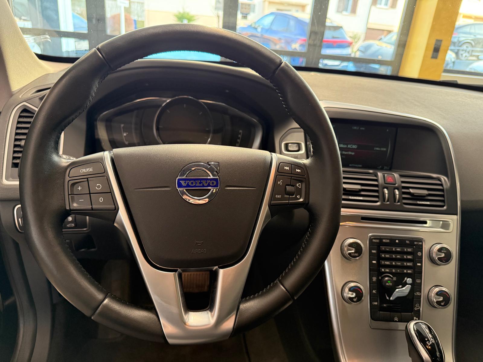 VOLVO XC60 D5 AWD Summum Geartronic-image-19