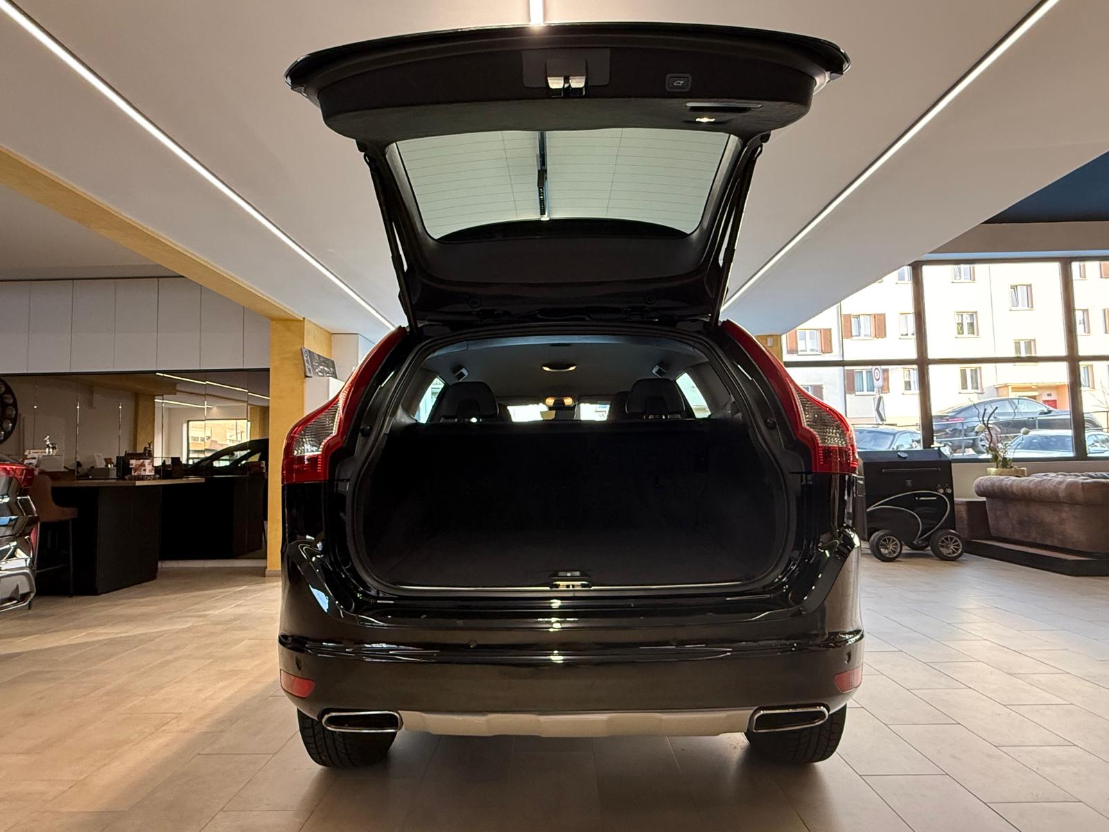 VOLVO XC60 D5 AWD Summum Geartronic-image-8