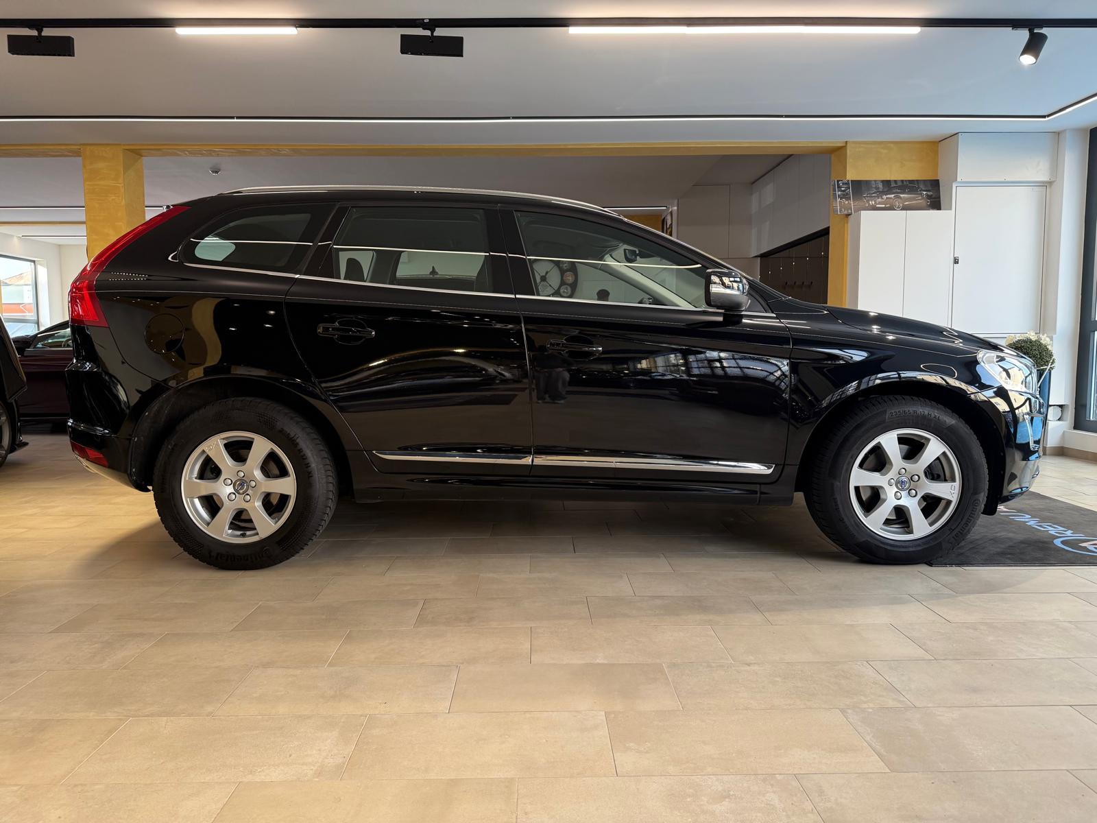 VOLVO XC60 D5 AWD Summum Geartronic-showroom-element-1