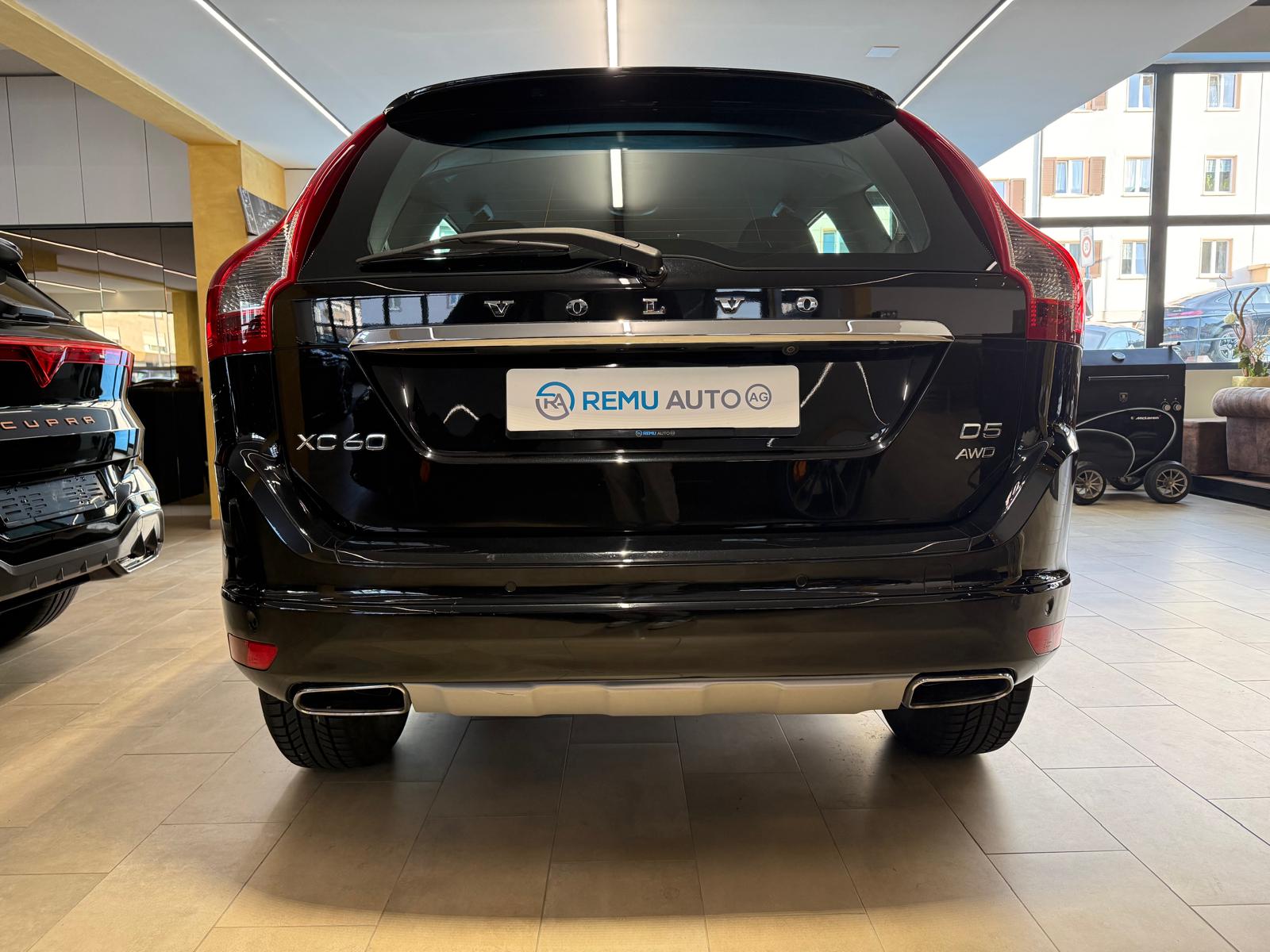 VOLVO XC60 D5 AWD Summum Geartronic-image-7