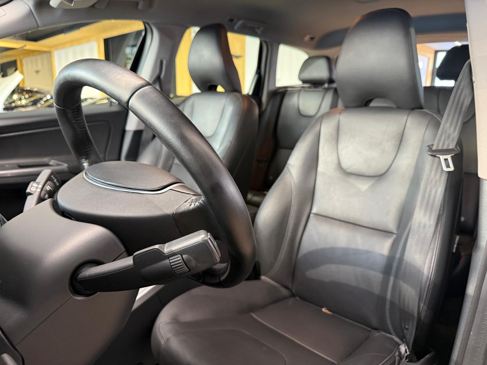 VOLVO XC60 D5 AWD Summum Geartronic-image-13
