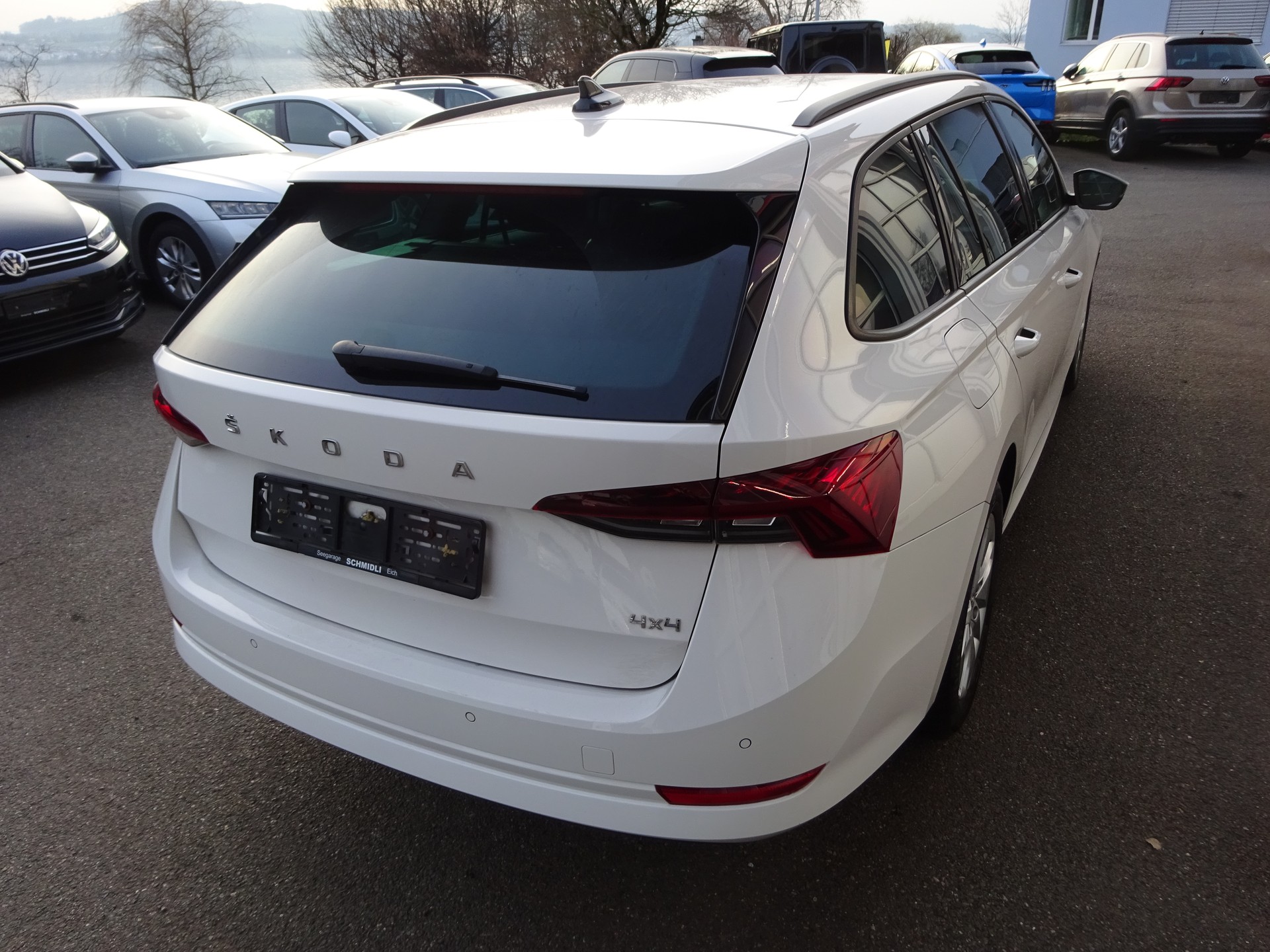 SKODA Octavia Combi 2.0 TDI DSG Ambition 4x4-showroom-element-2