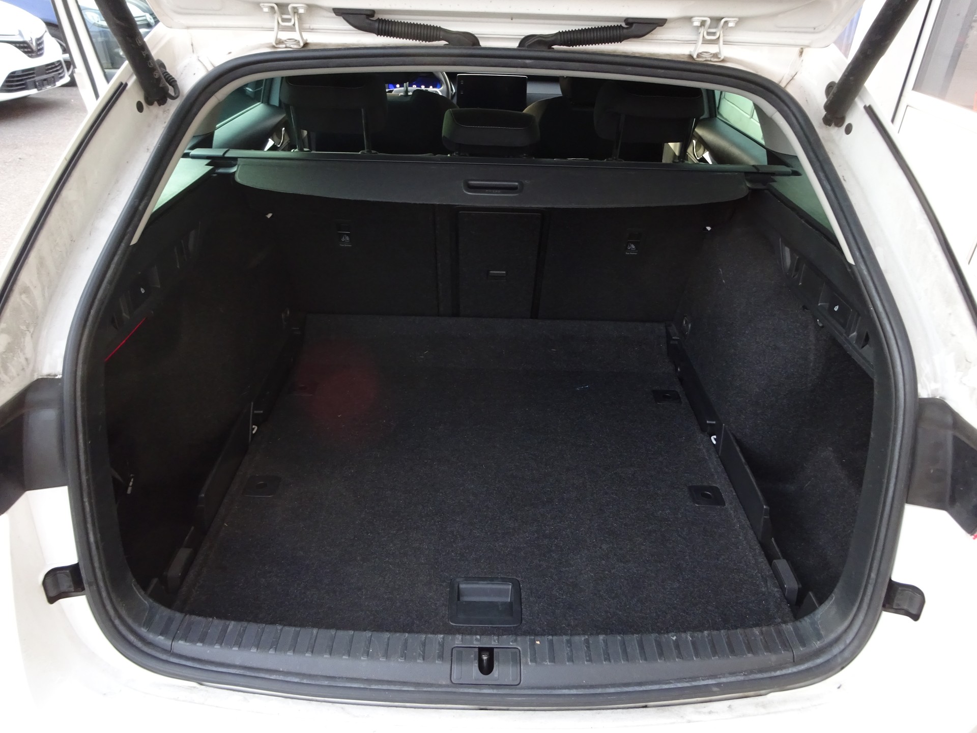 SKODA Octavia Combi 2.0 TDI DSG Ambition 4x4-image-11